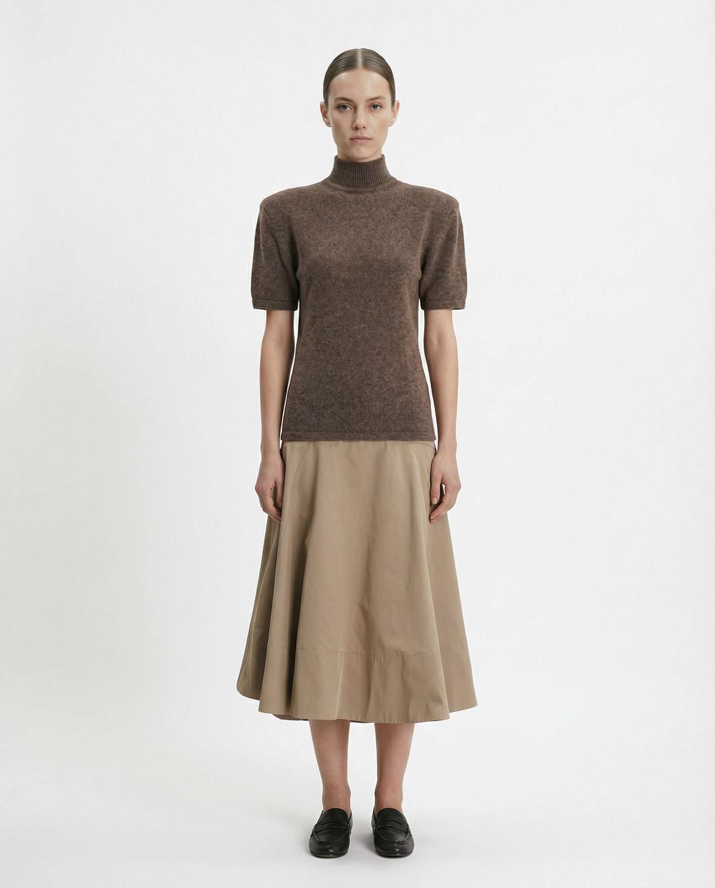 Вовняний гольф на короткий рукав з акцентними плечима бежевий