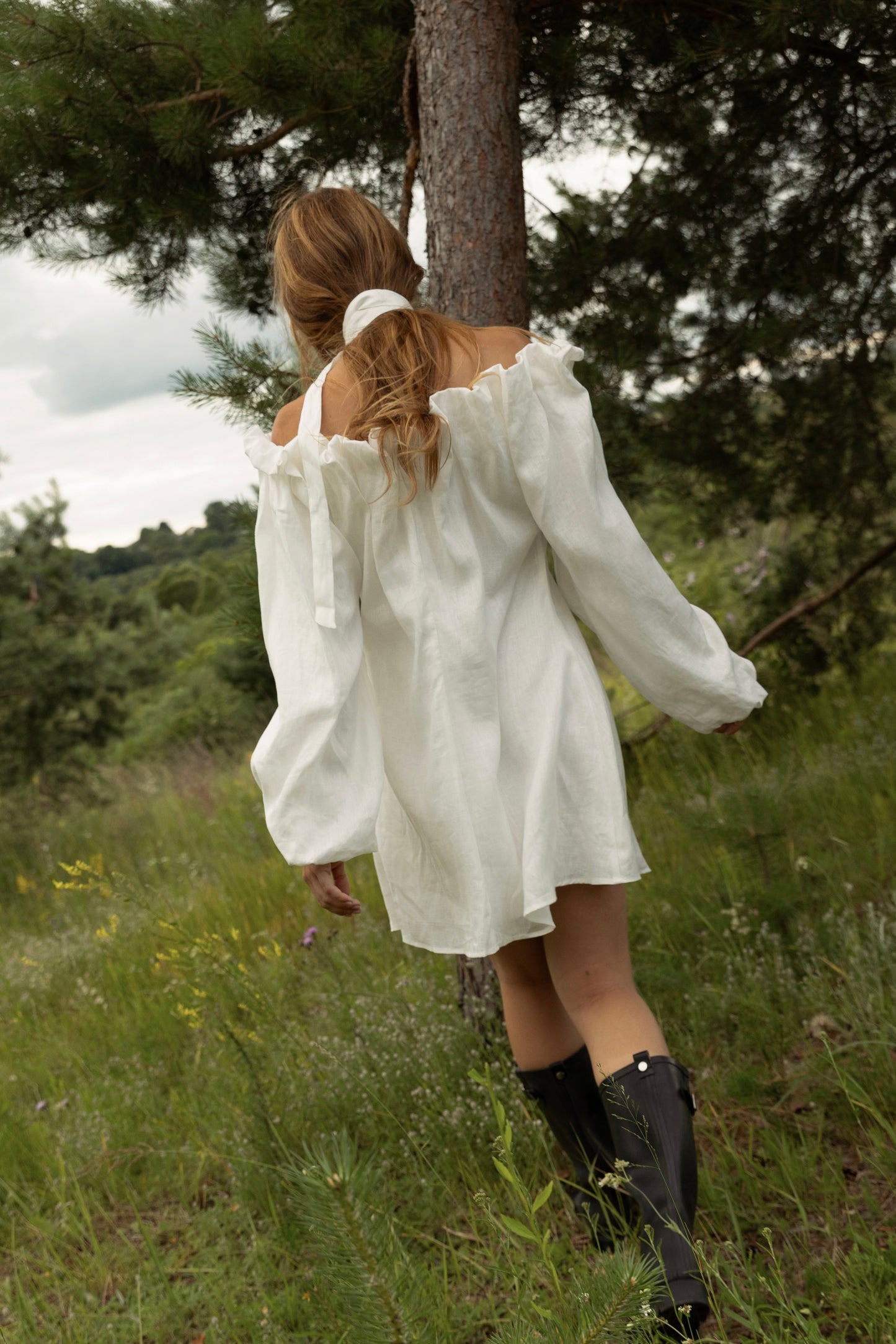 Puff dress made of linen, milky white