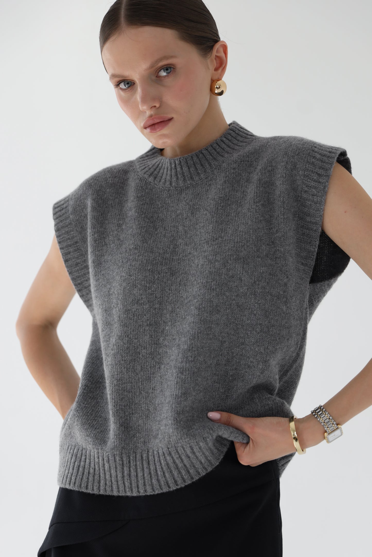 Knit vest in grey