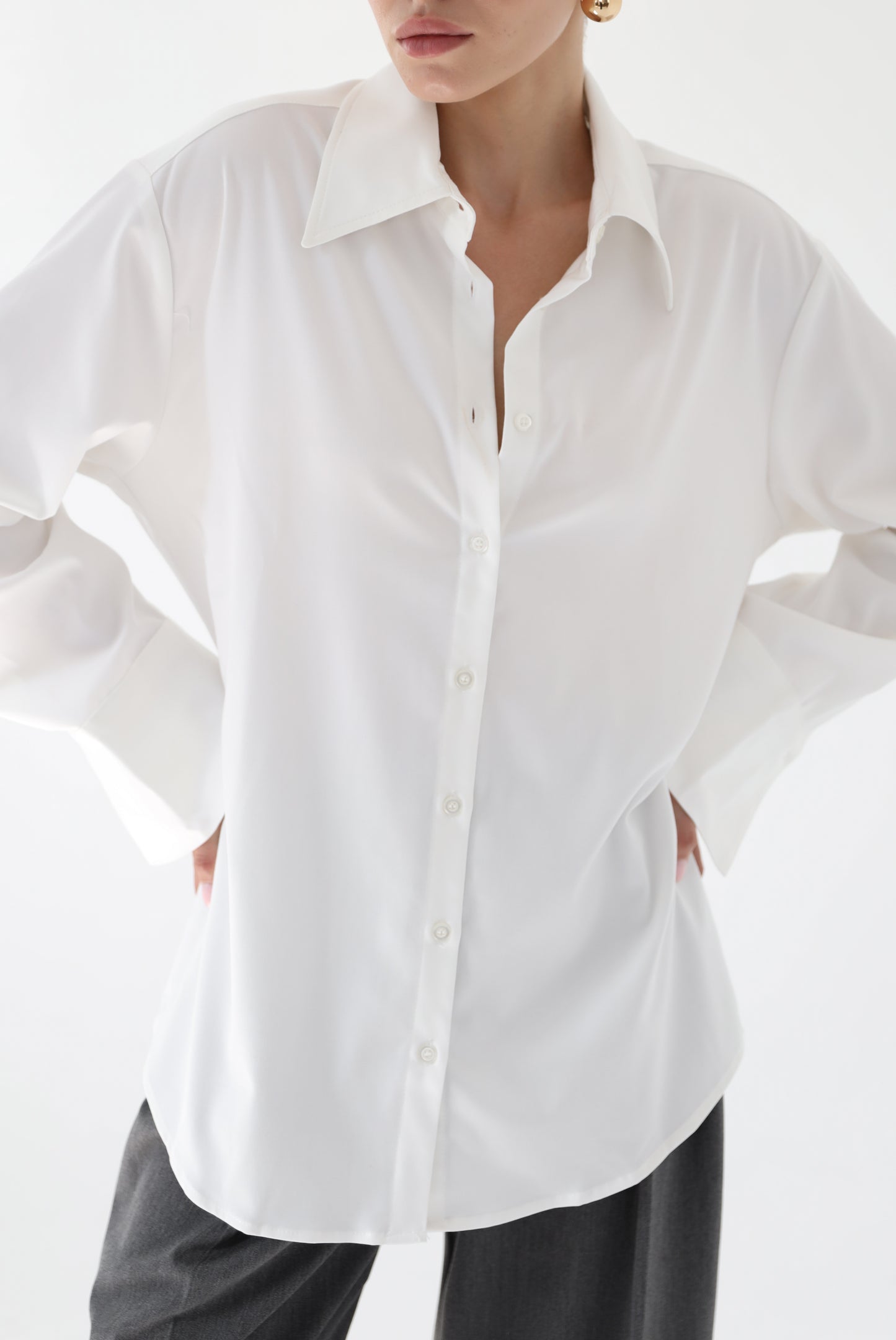 Milk-colored contoured shirt