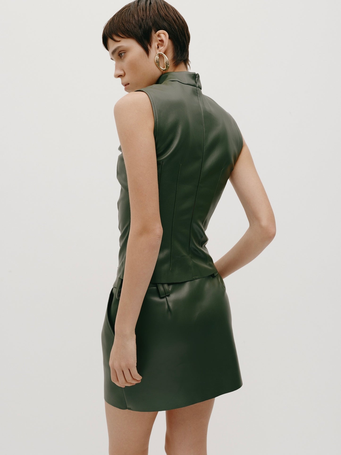 Sleeveless golf jacket eco-leather green