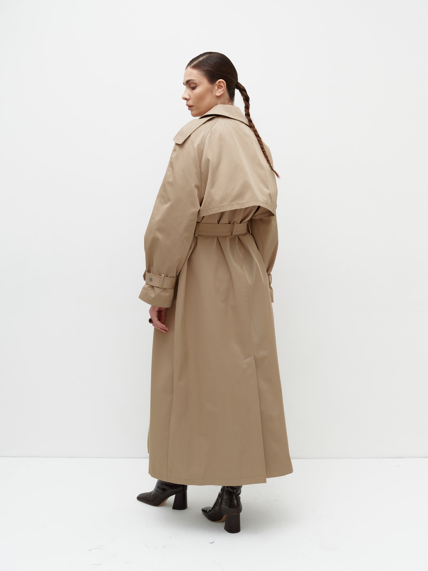 BEIGE TRENCH COAT