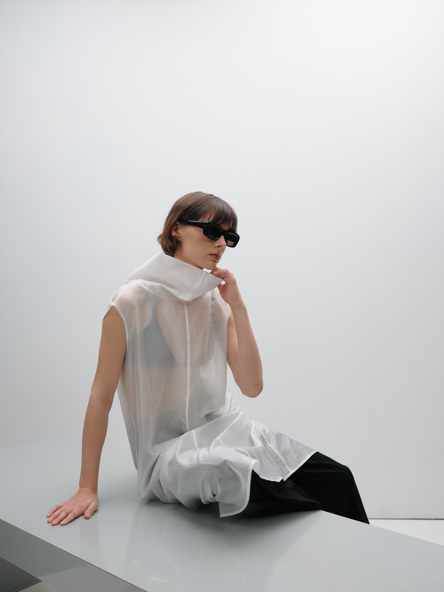 Топ під горло напівпрозорий молочний довгий