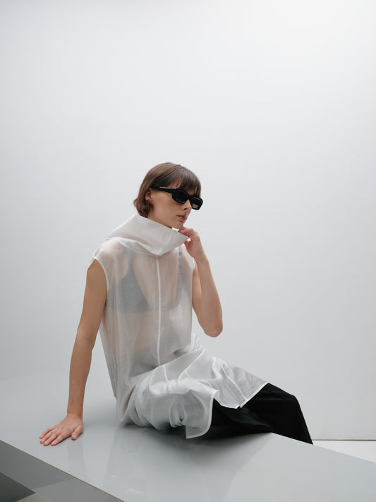 Топ під горло напівпрозорий молочний довгий