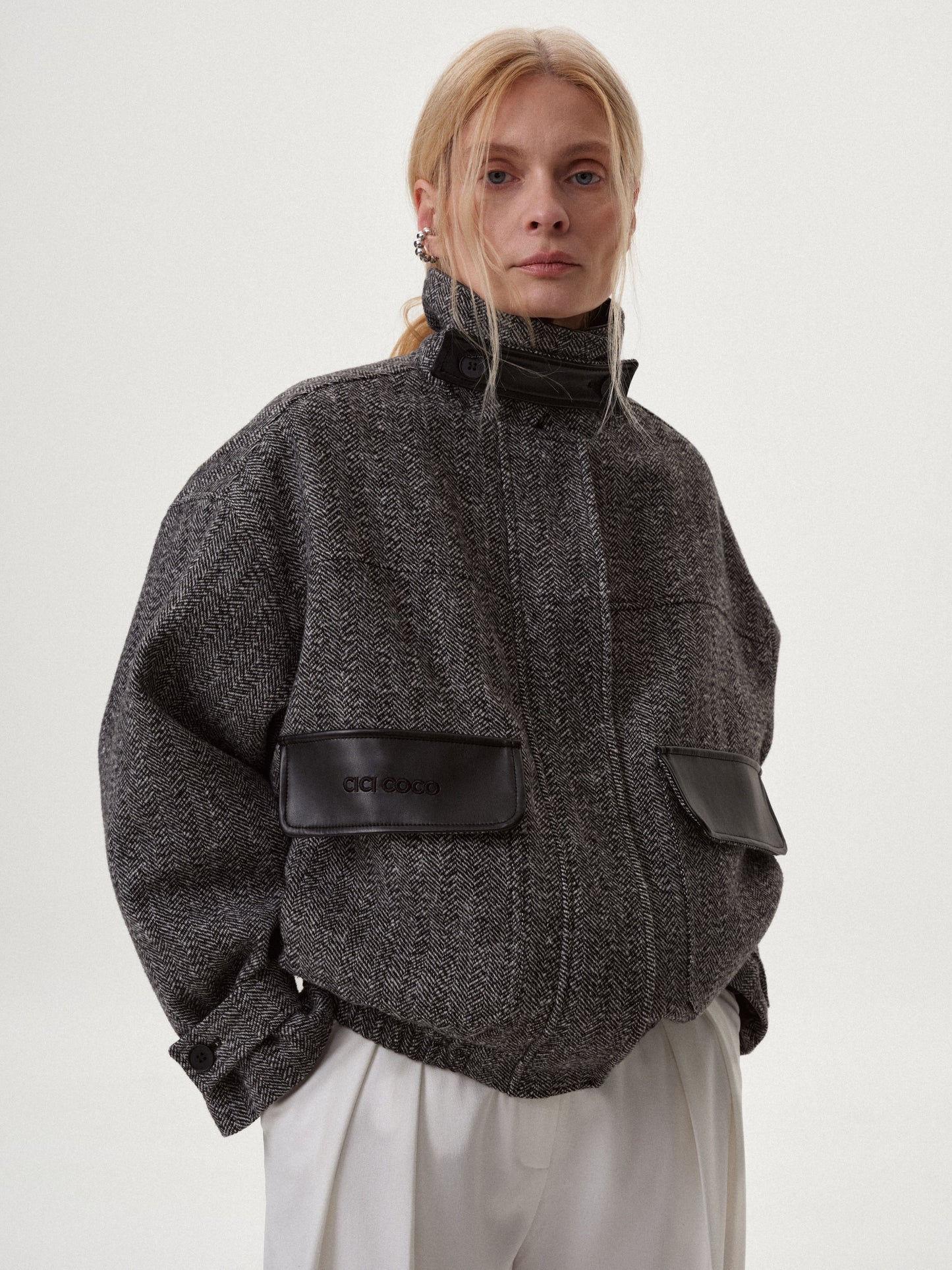 Бомбер зі шкіряними вставками