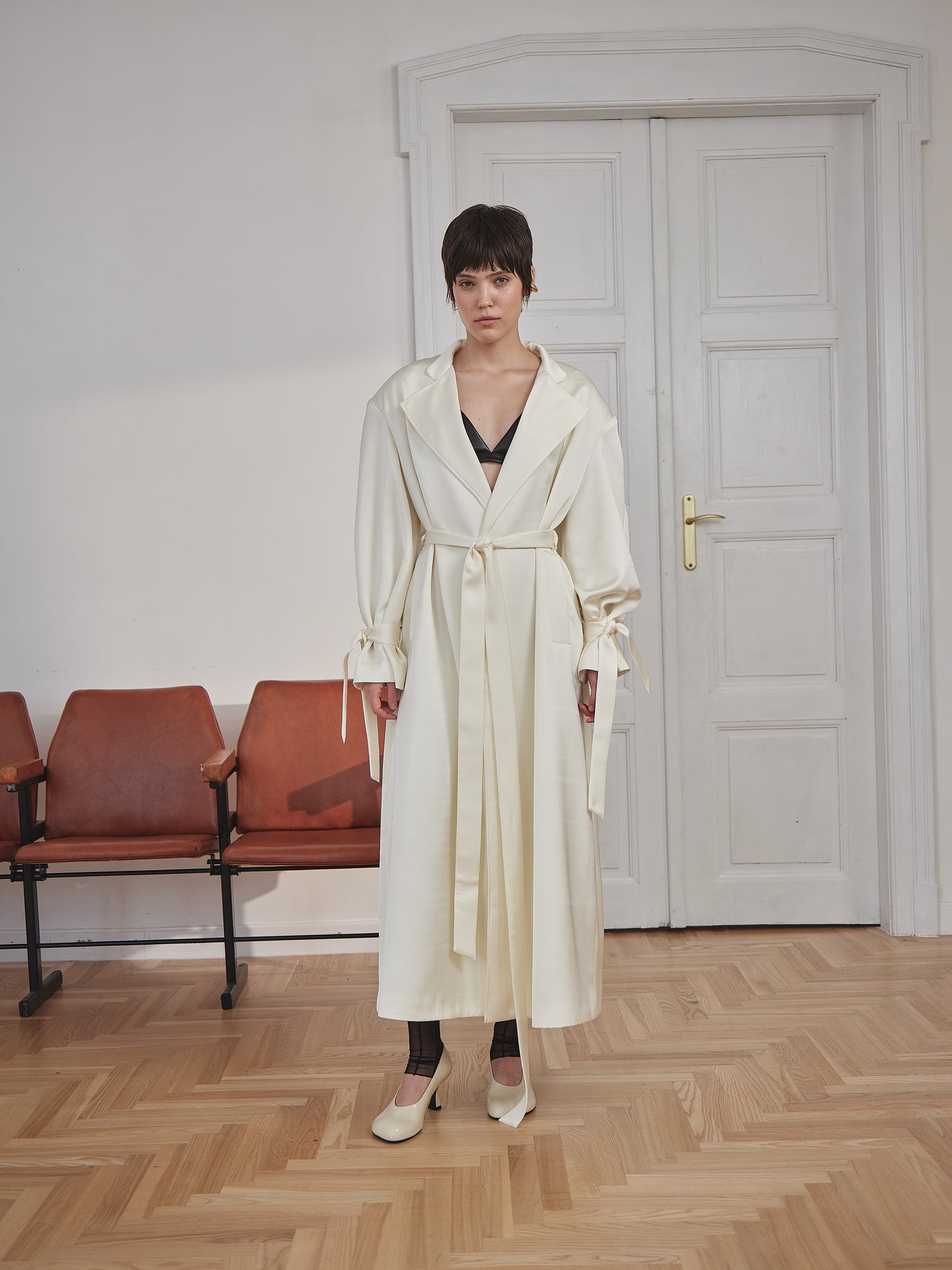 Сатиновий молочний тренч COUTURE