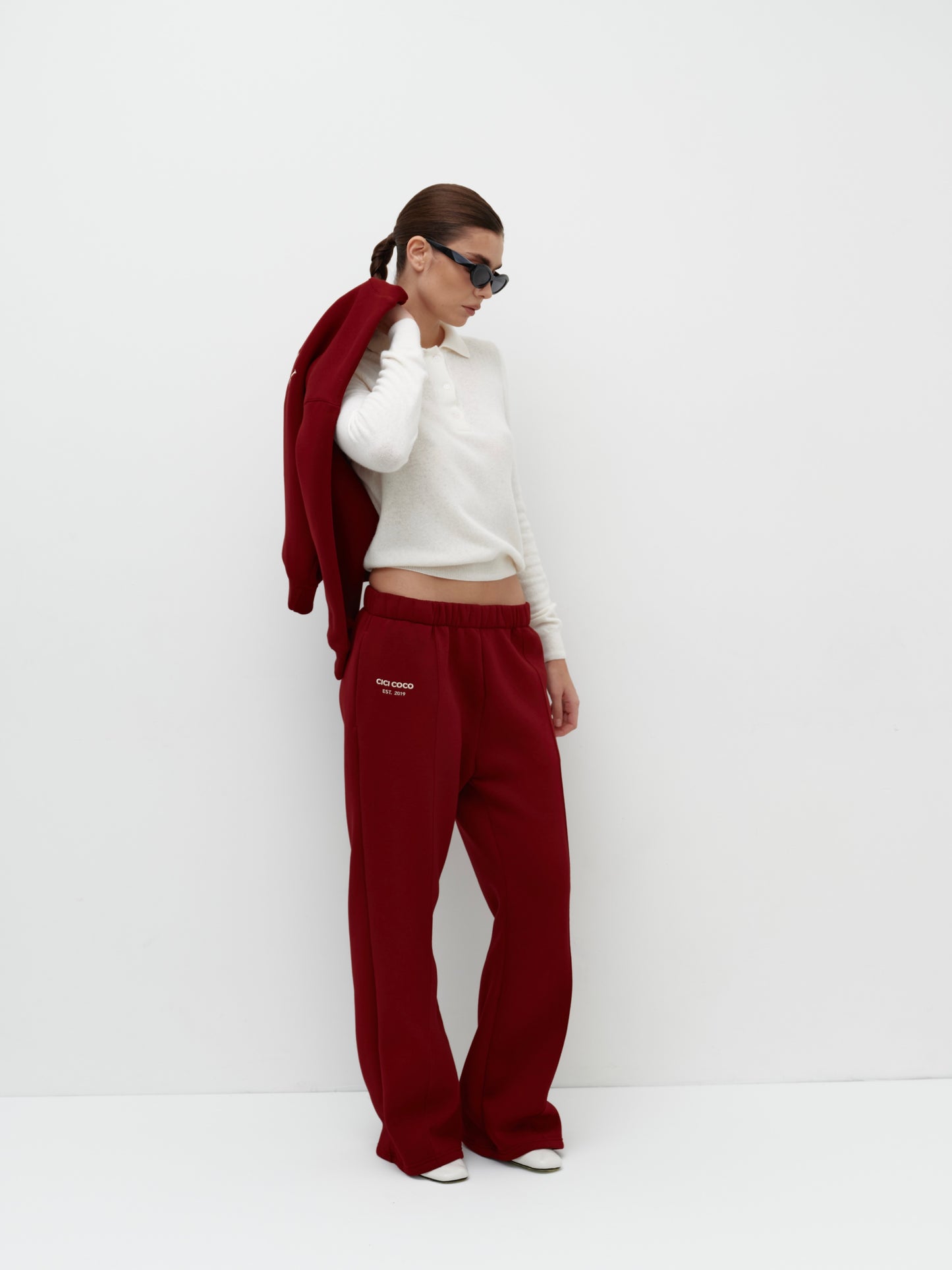 Cherry-colored insulated pants with embroidery