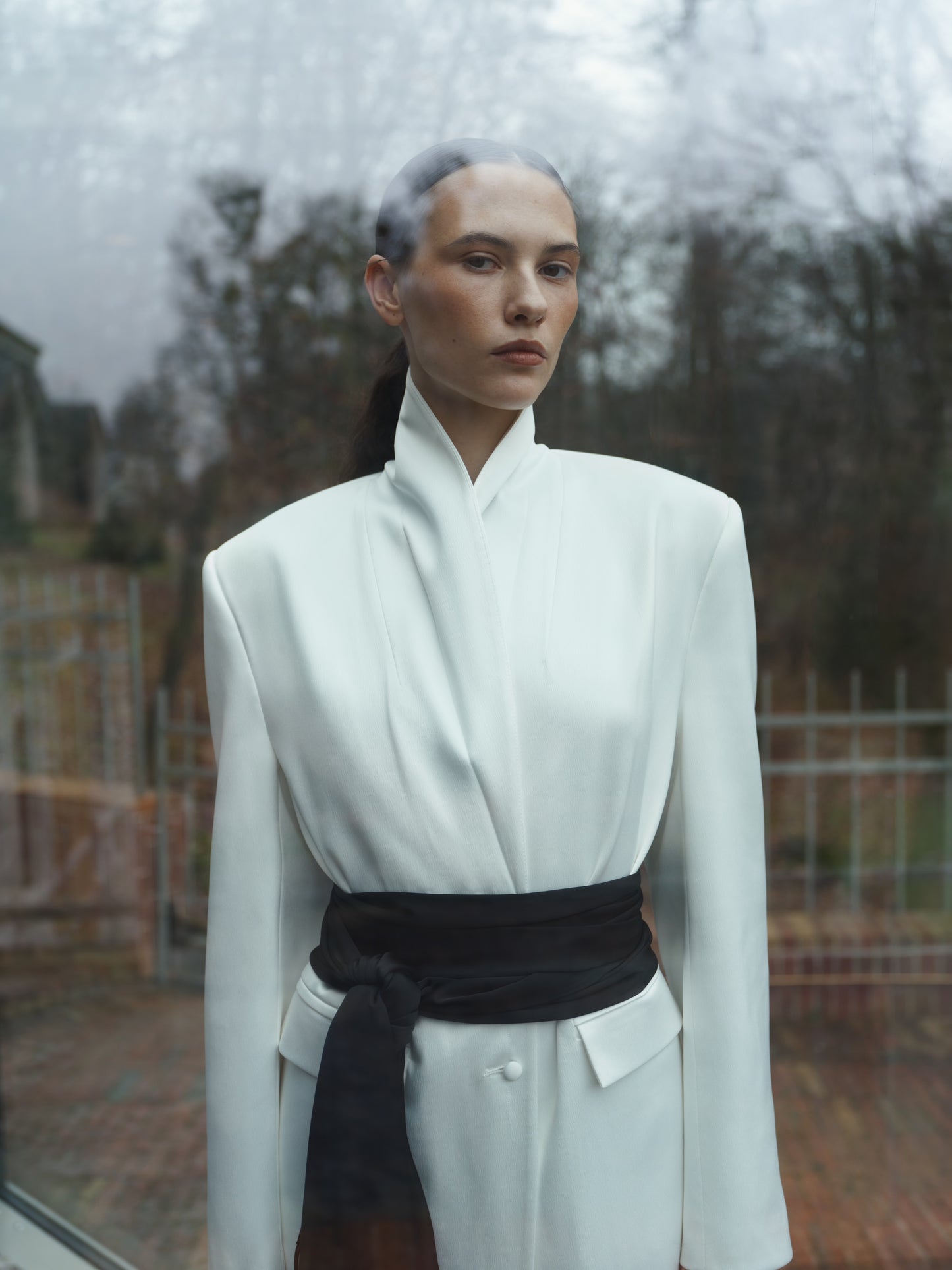 Сатиновий молочний жакет у максі довжині