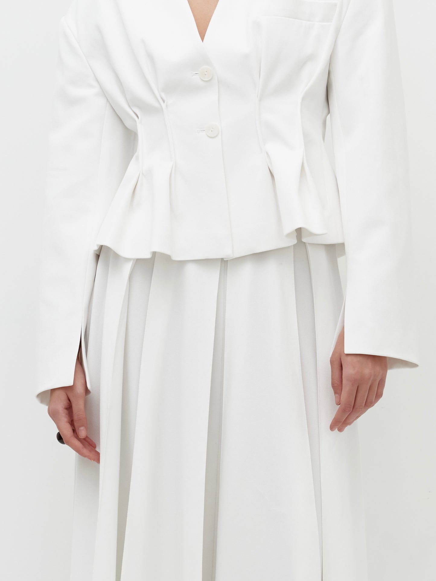 Short waist-length milk jacket