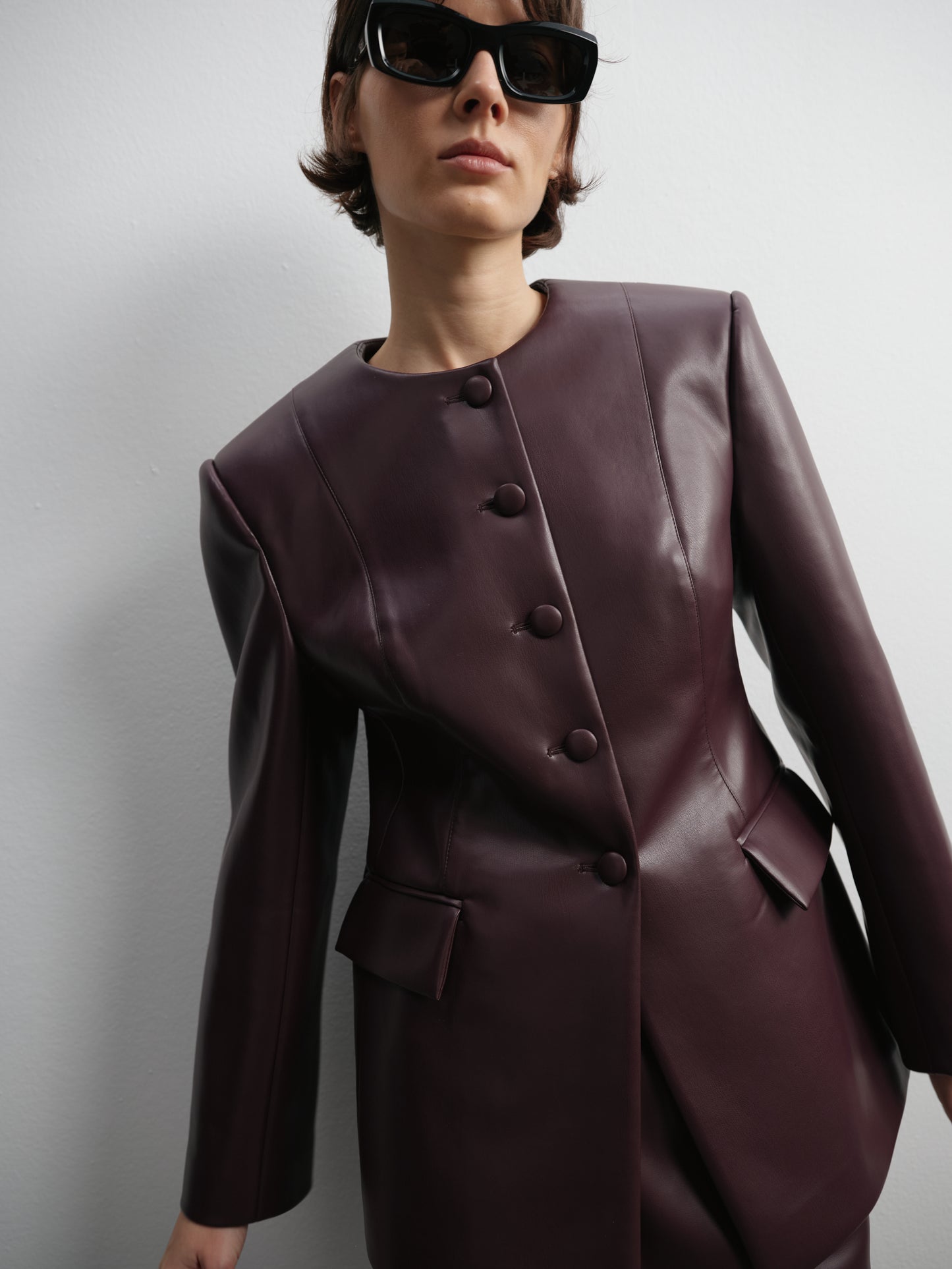 Жакет сливовий приталений еко-шкіра