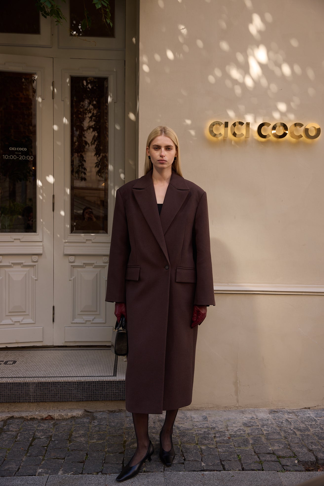 Пальто оверсайз прямого крою коричневе COUTURE