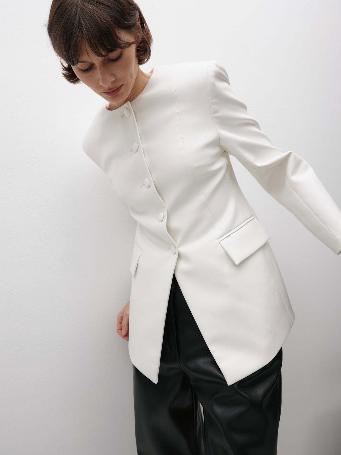 Жакет молочний приталений еко-шкіра