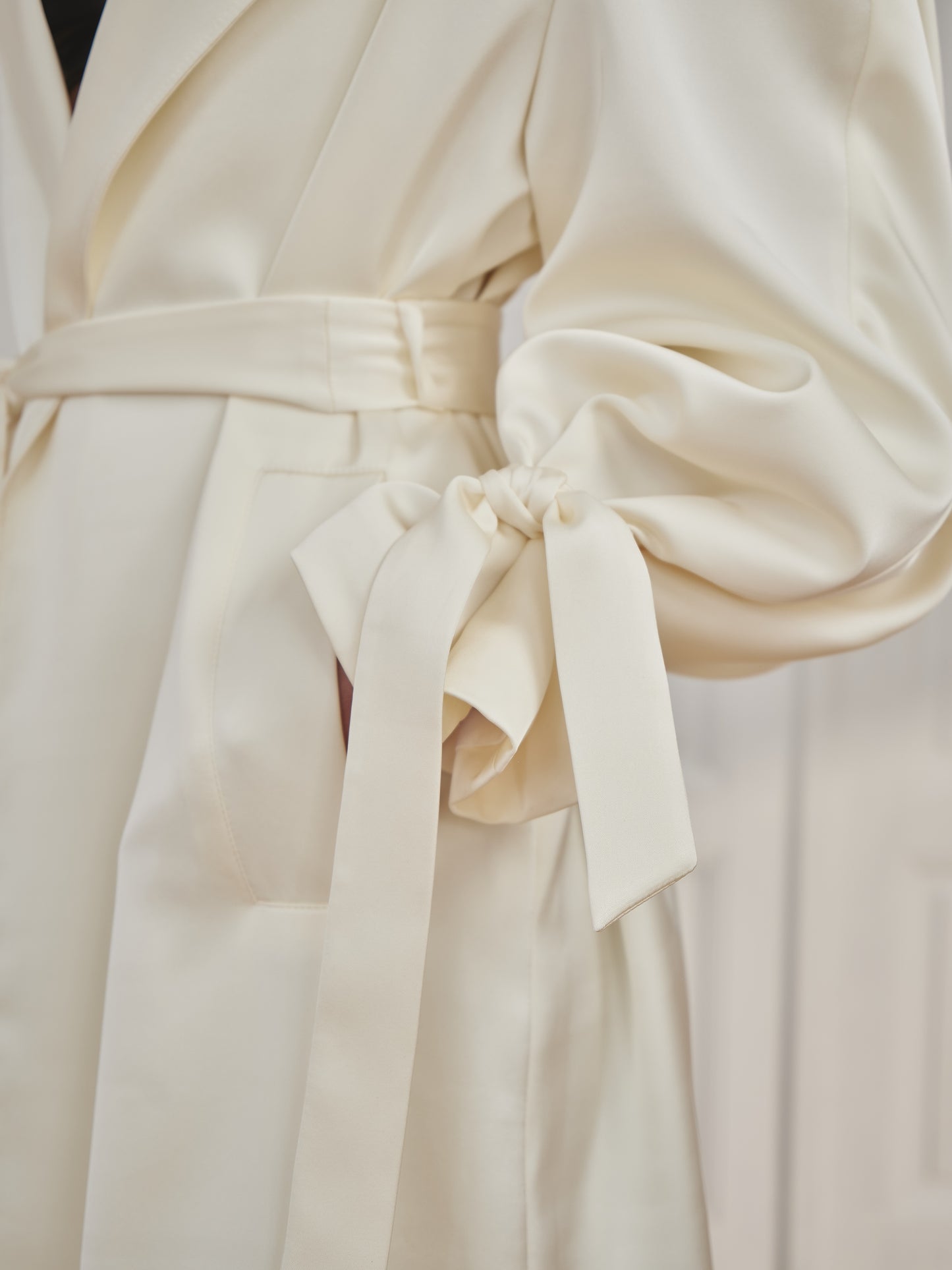 Сатиновий молочний тренч COUTURE