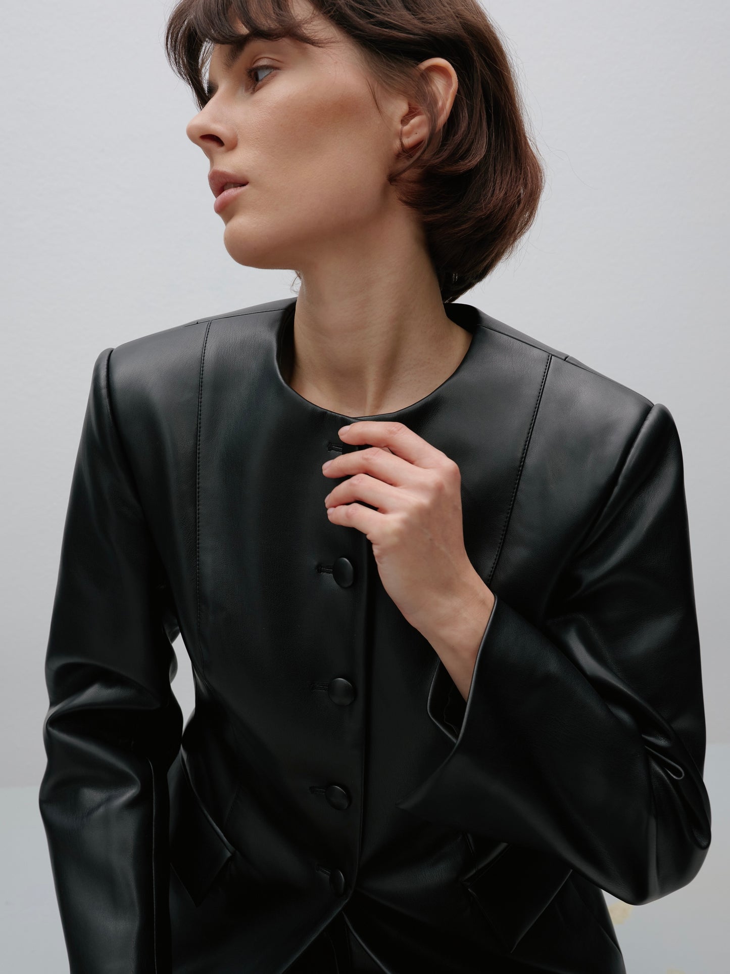 Жакет чорний приталений еко-шкіра