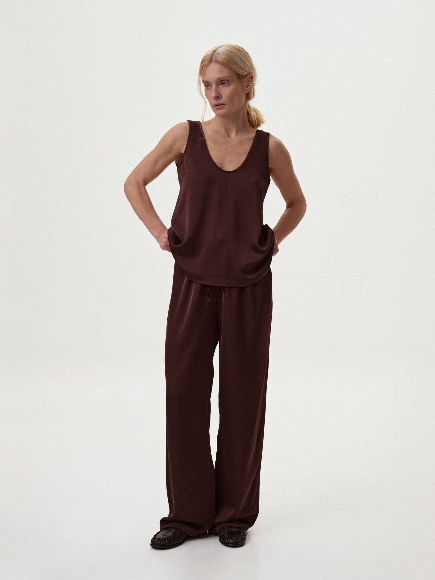 Штани сатин коричневі