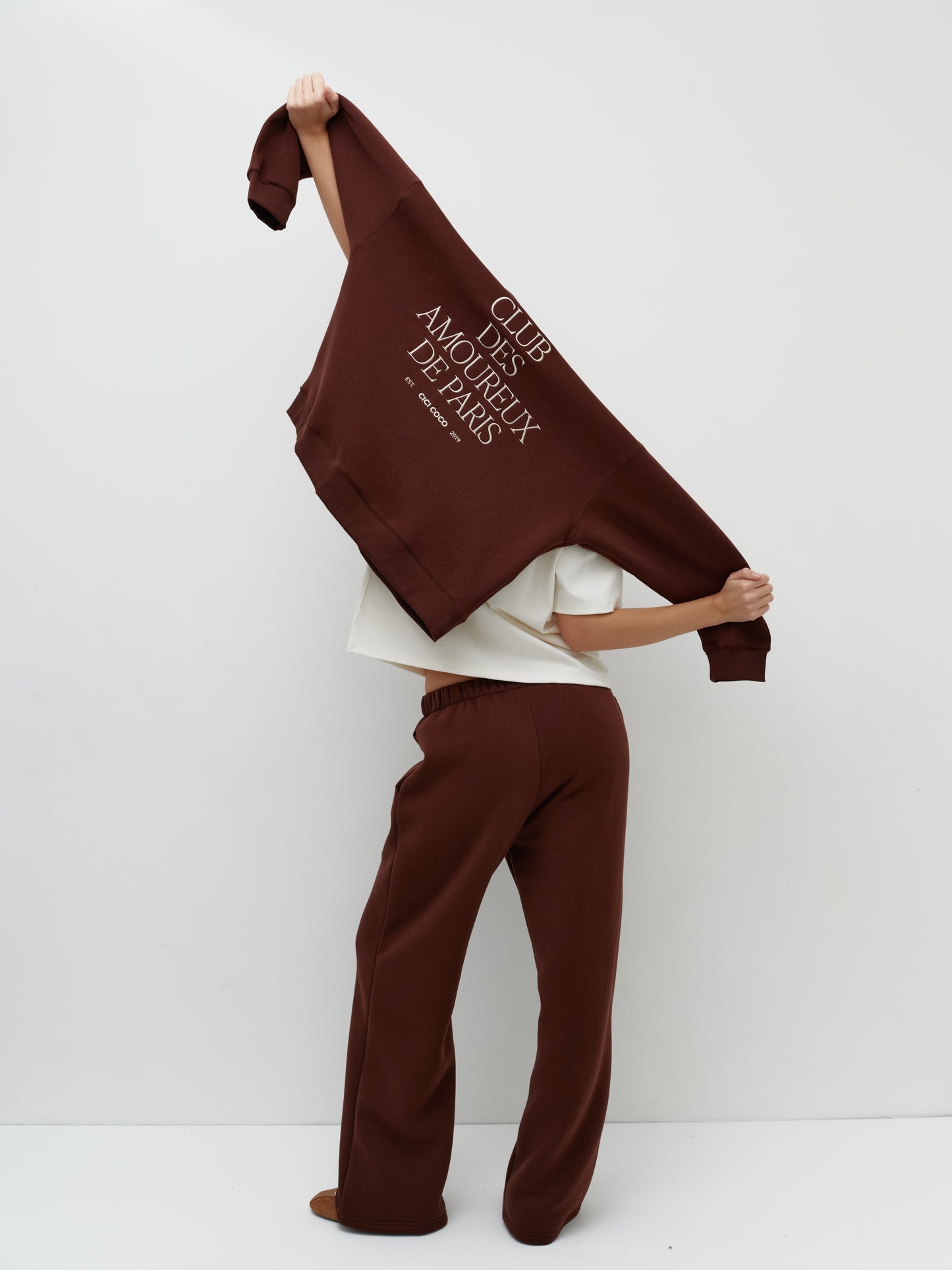 Brown insulated pants with embroidery