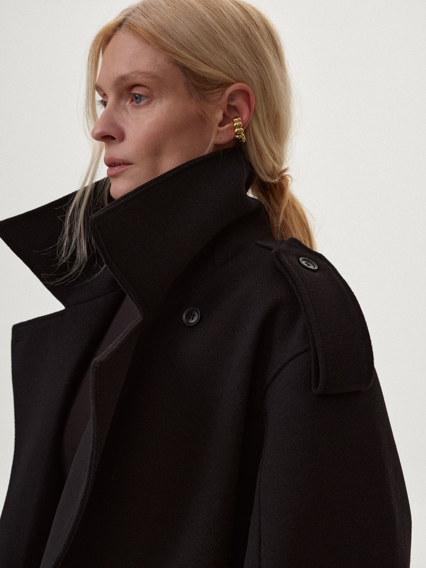 Вкорочене чорне пальто - жакет з вовни COUTURE