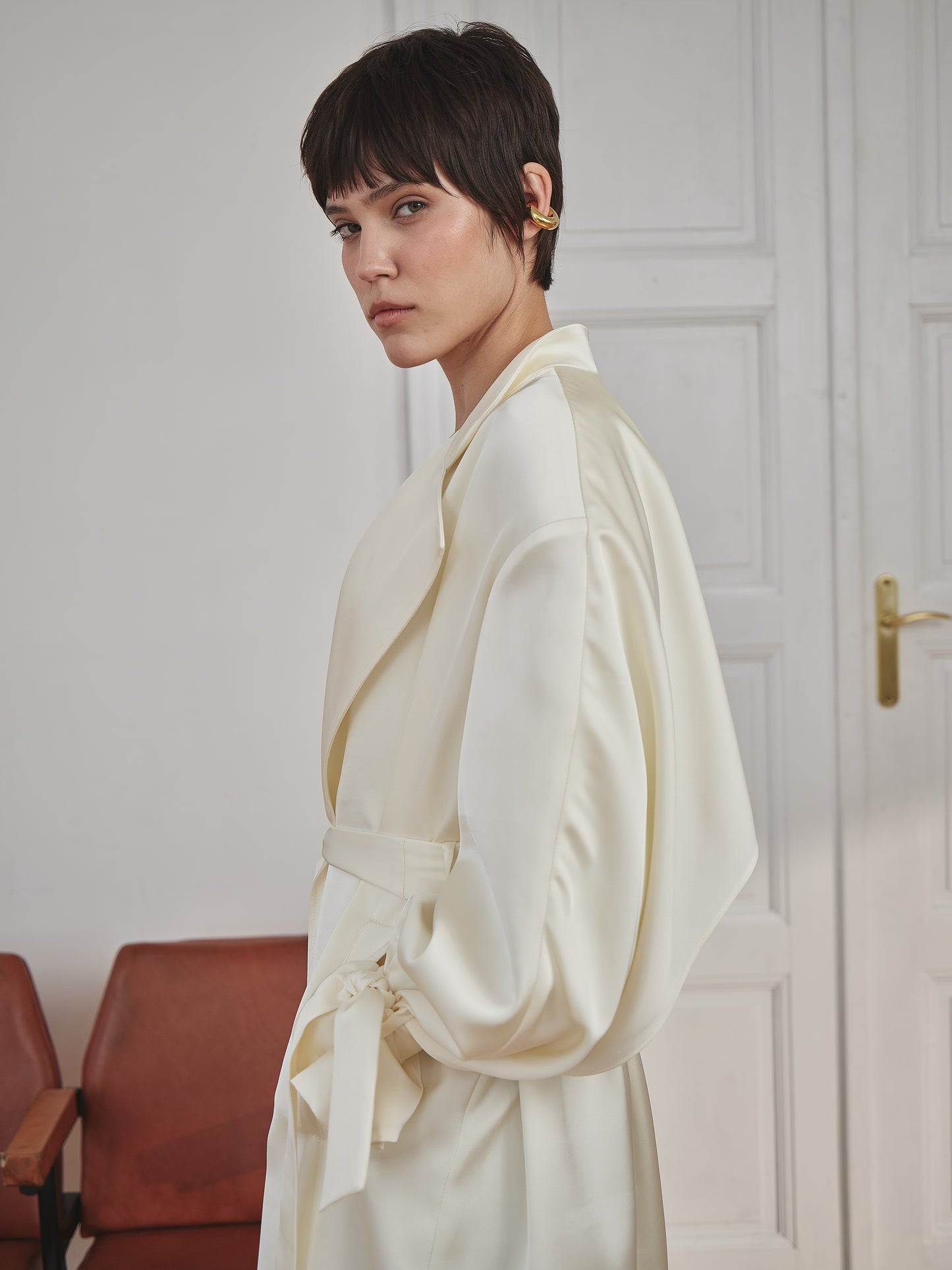 Сатиновий молочний тренч COUTURE