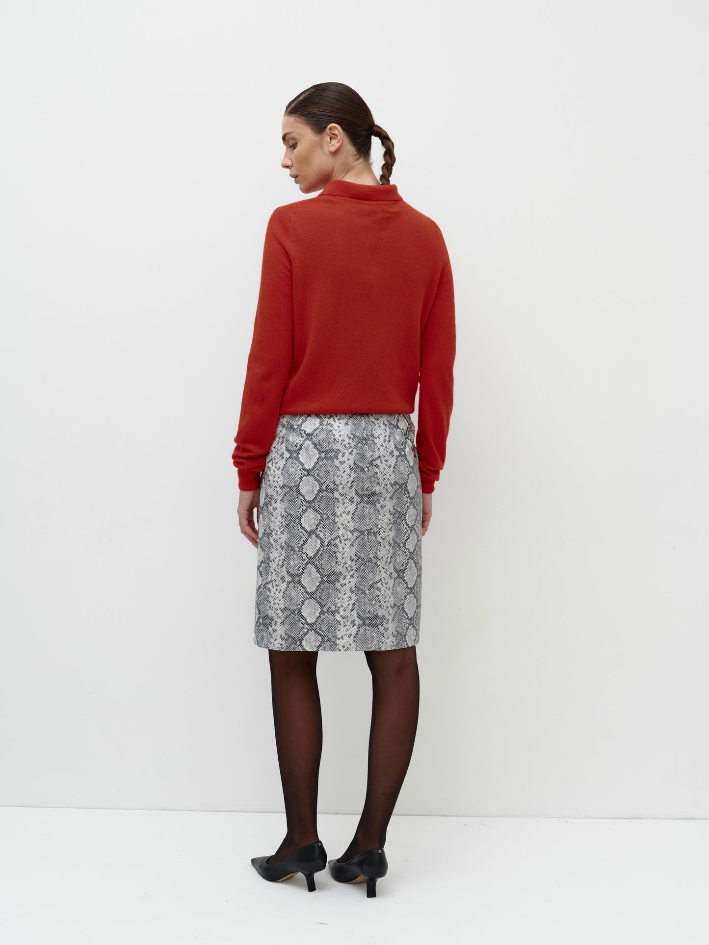 Midi skirt with a front slit