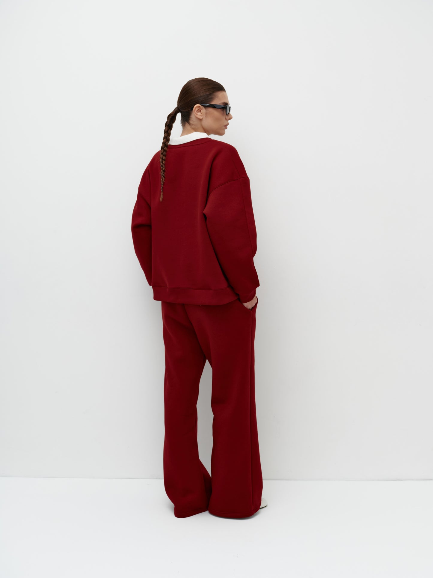 Cherry-colored insulated pants with embroidery