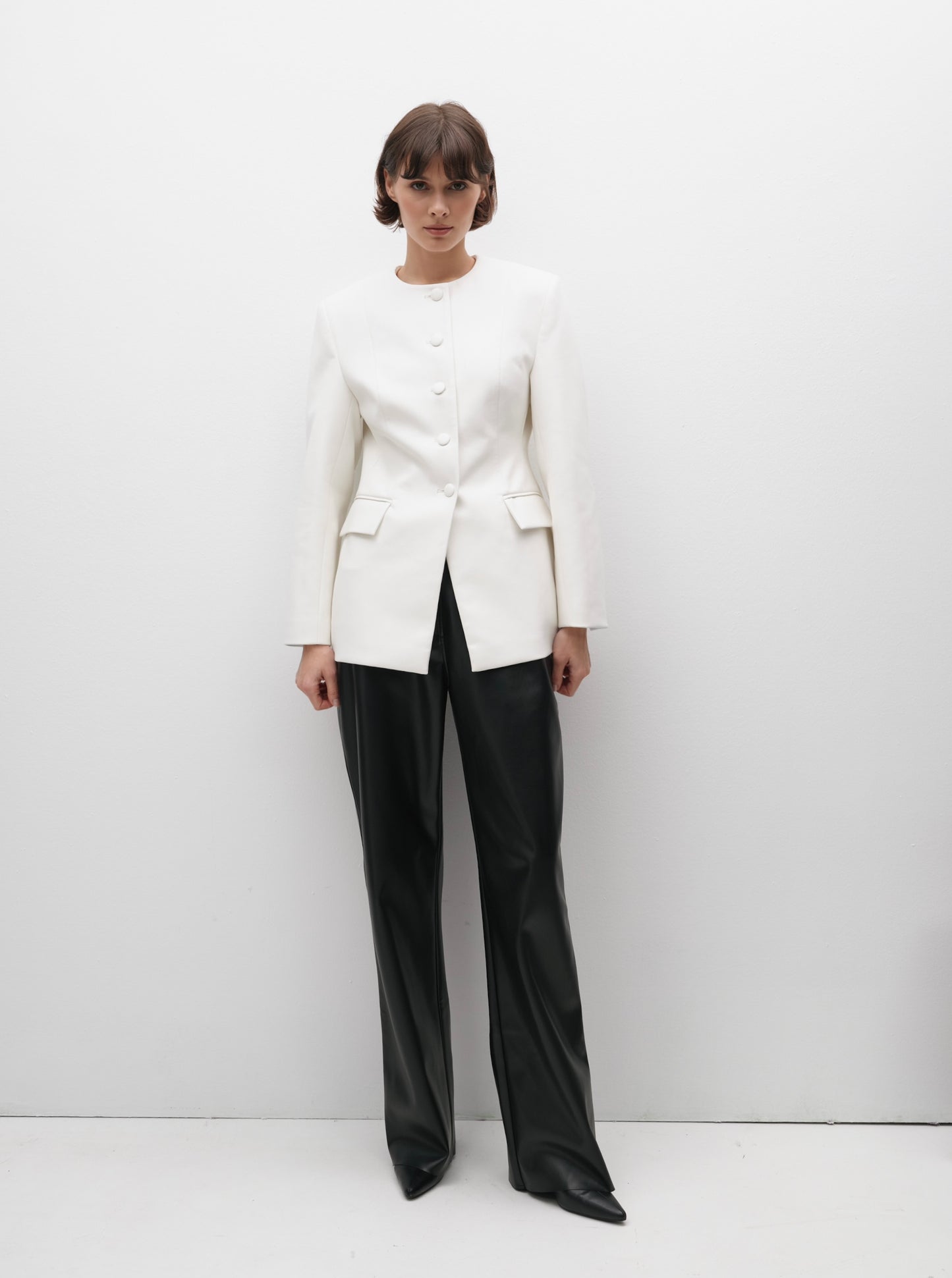 Жакет молочний приталений еко-шкіра