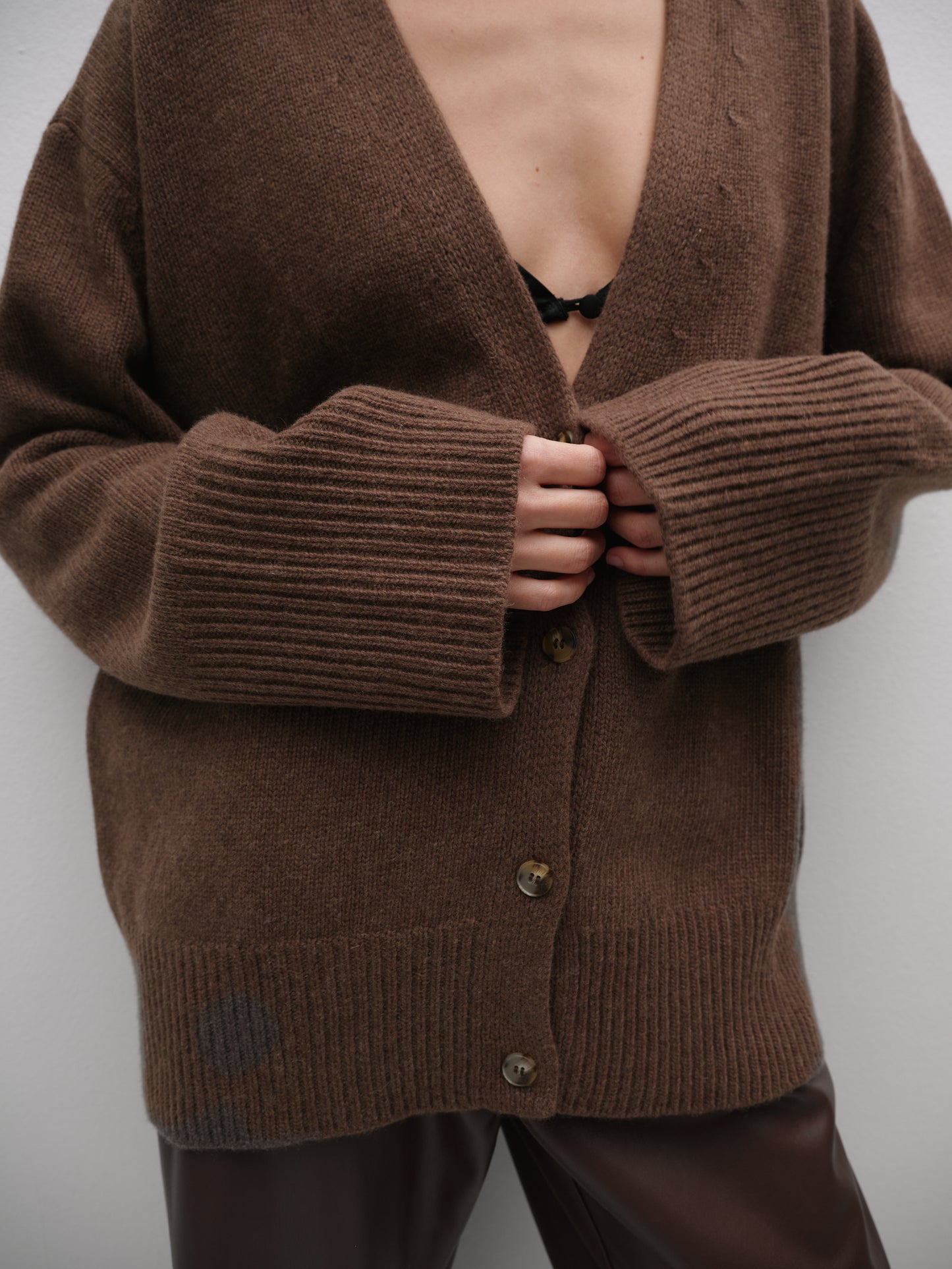 Кардиган вовняний коричневий з гудзиками