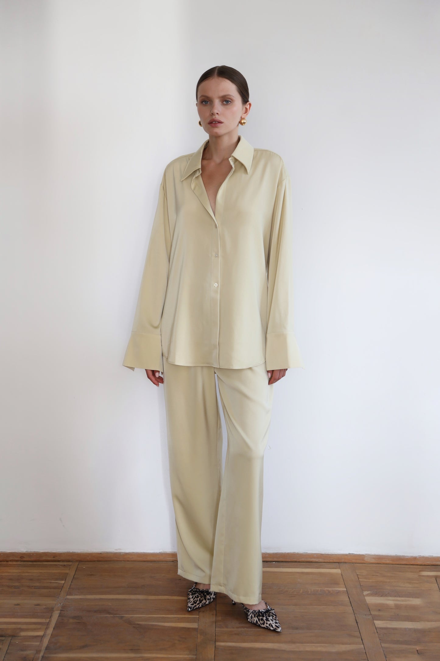 Lemon-colored satin trousers