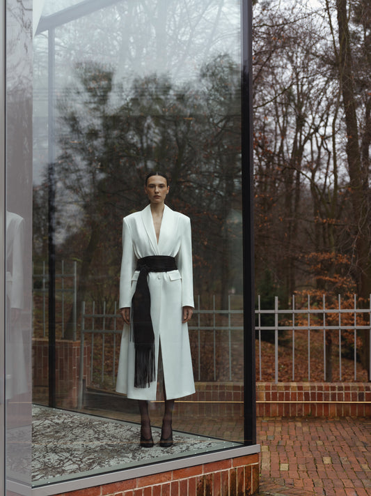 Сатиновий молочний жакет у максі довжині