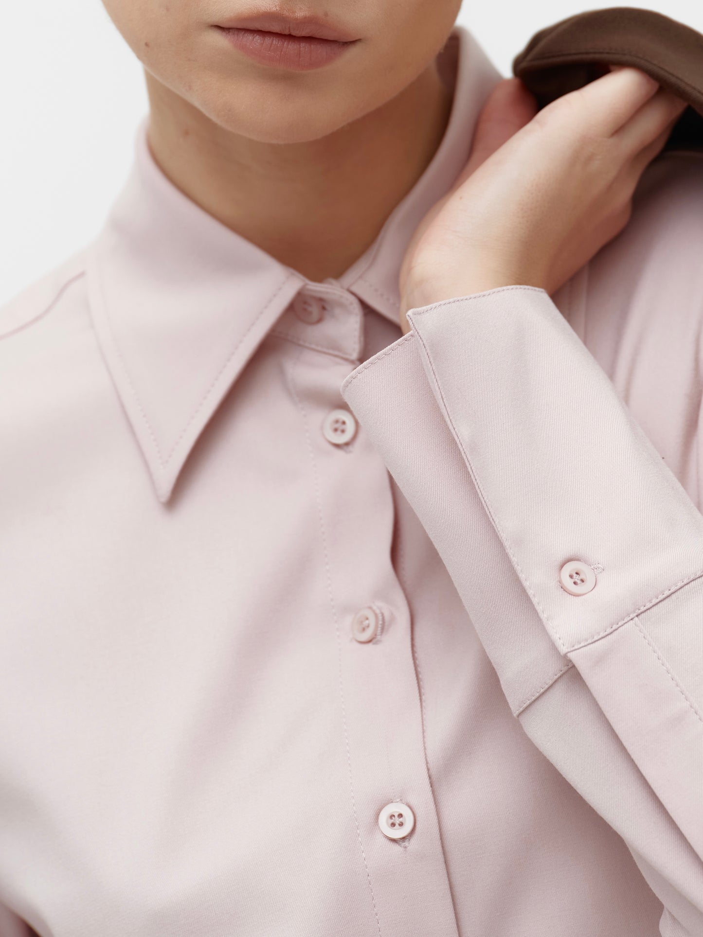 Powder-colored contoured shirt