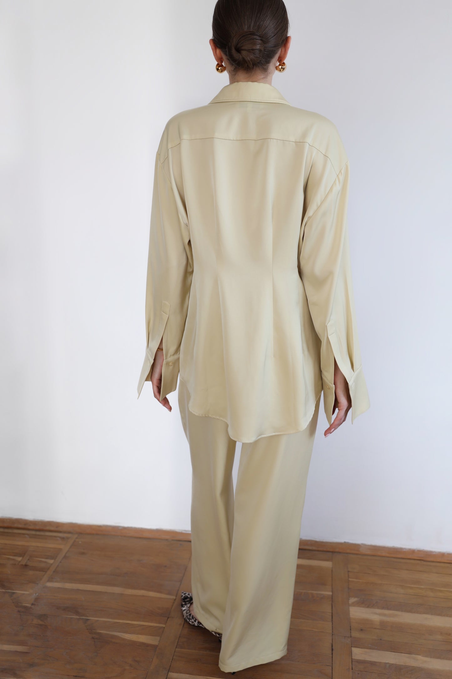 Lemon-colored satin trousers