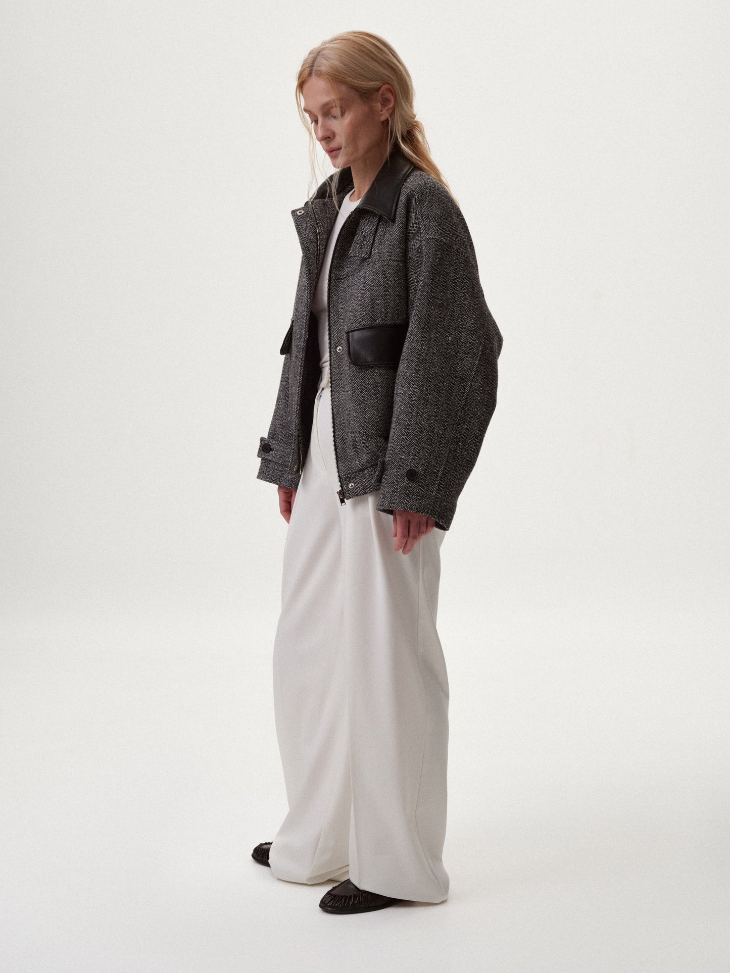 Бомбер зі шкіряними вставками