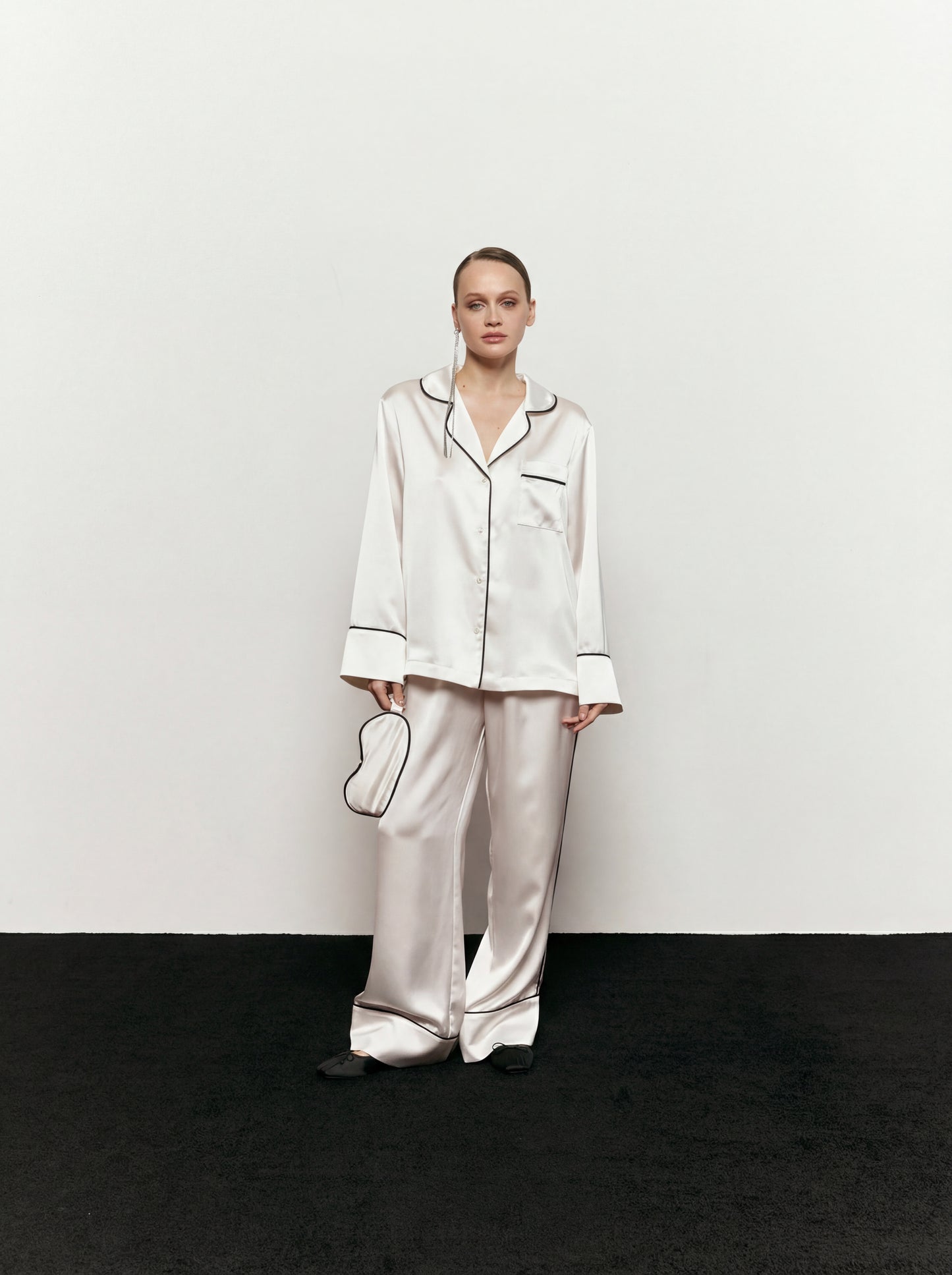 Піжама сатинова молочна з контрастним кантом