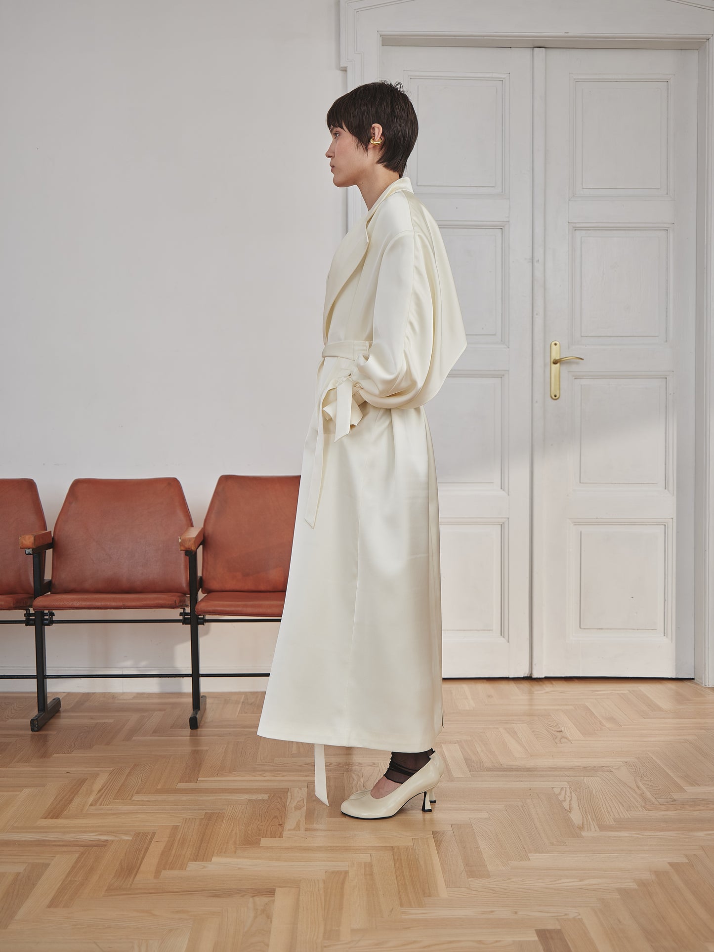 Сатиновий молочний тренч COUTURE