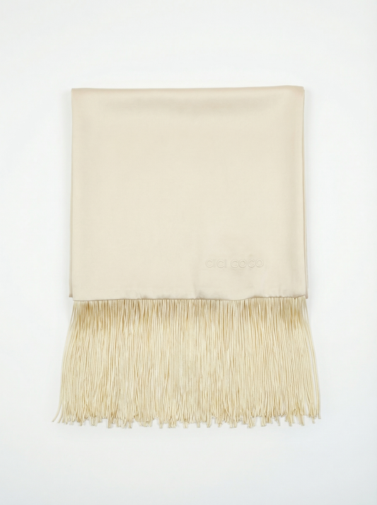 Сатиновий молочний шарф з бахрамою