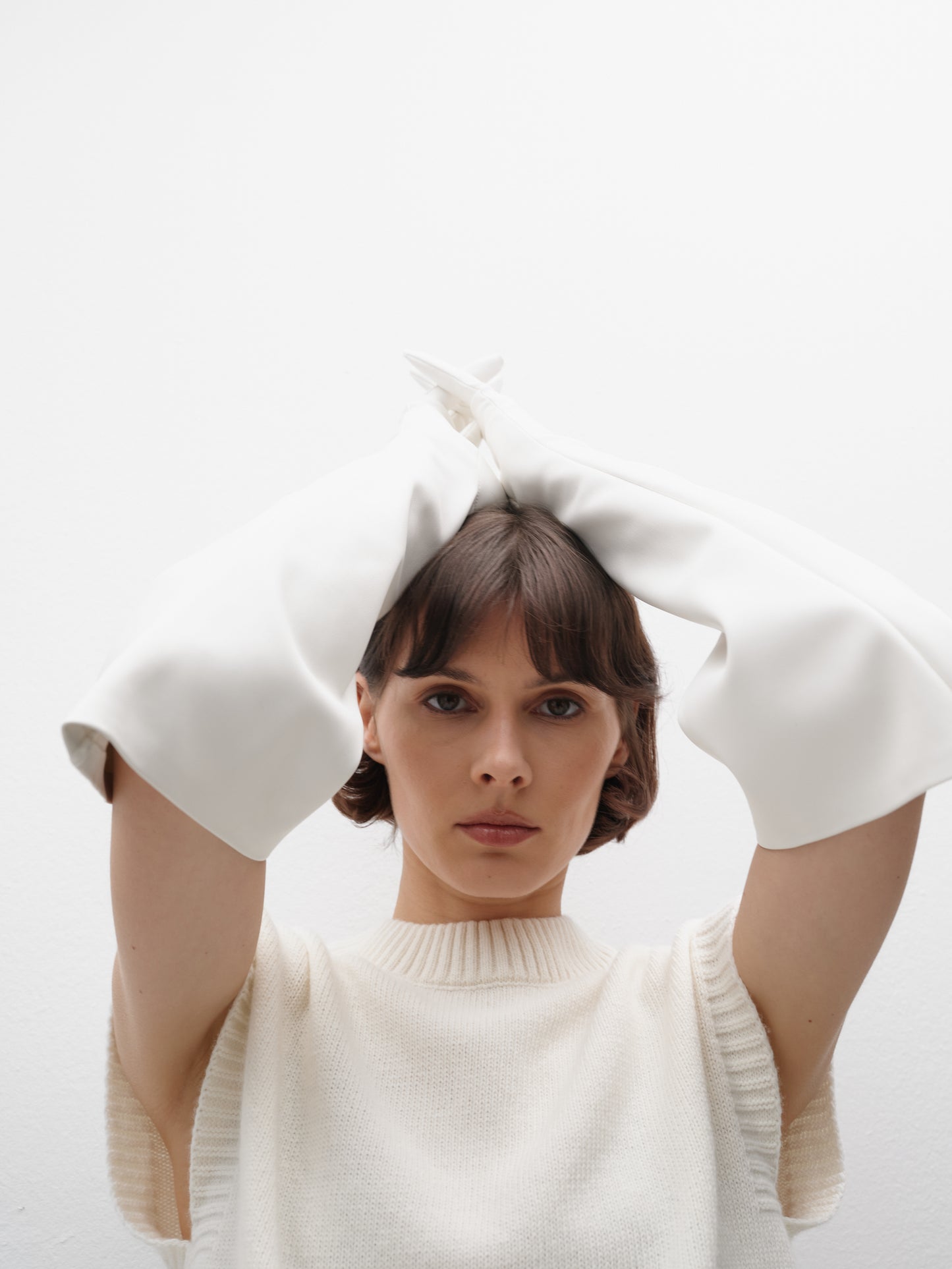 Рукавиці молочні з еко-шкіри довгі