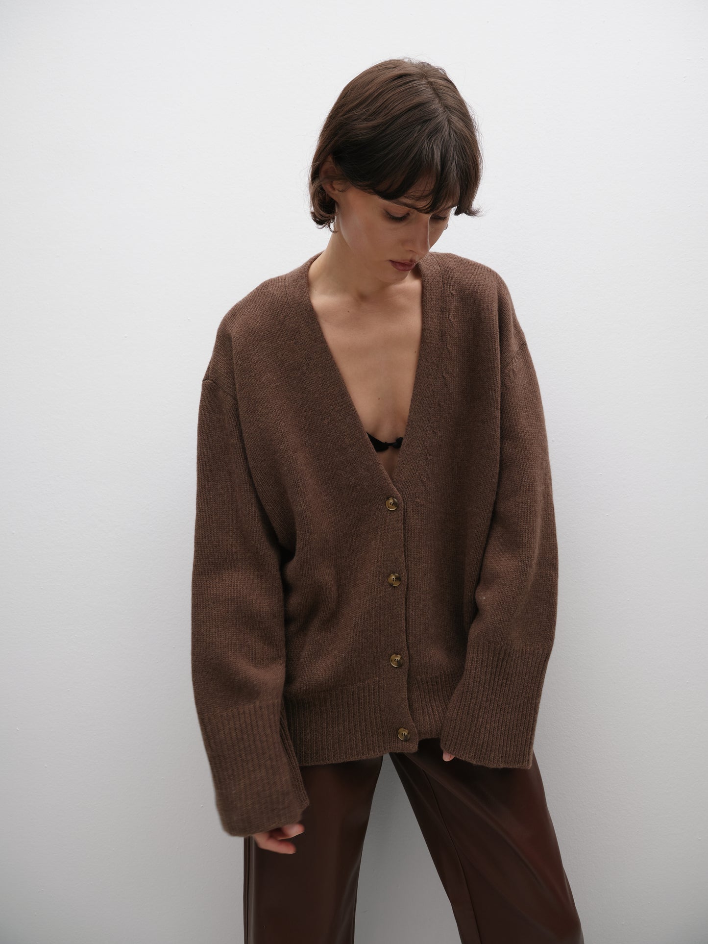 Кардиган вовняний коричневий з гудзиками