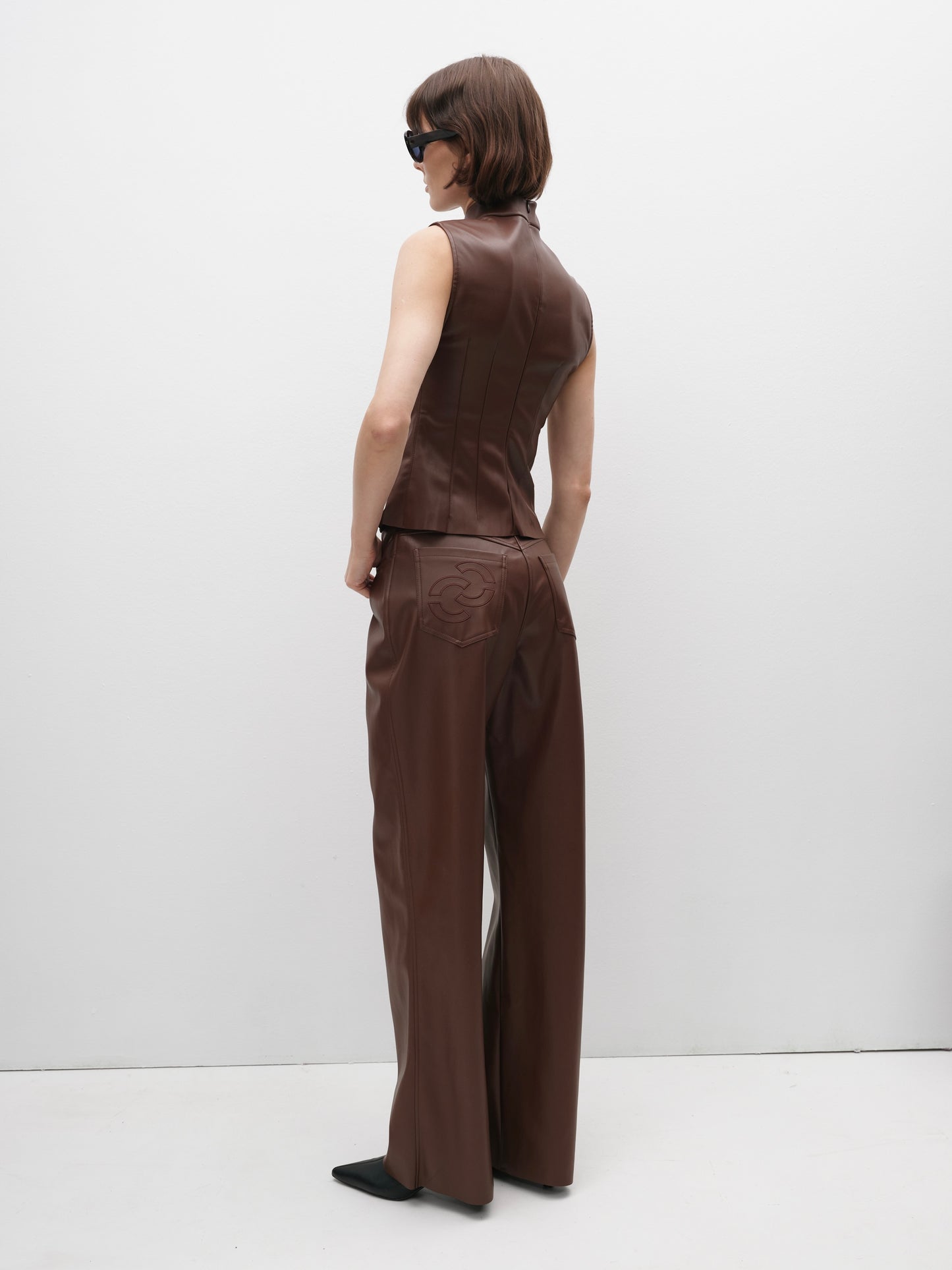 Штани еко-шкіра вільного крою коричневі з вишивкою