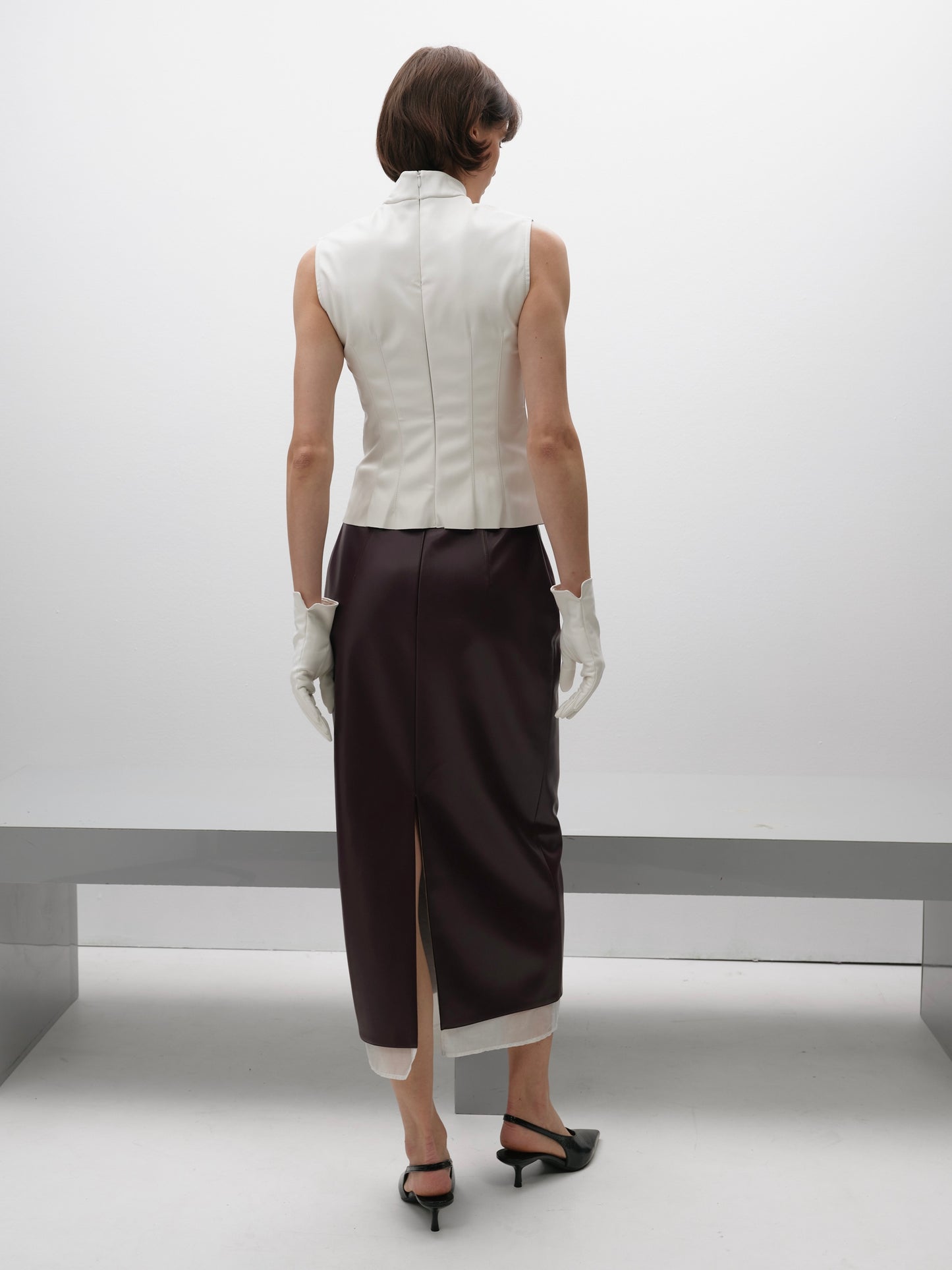 Гольф без рукавів еко-шкіра молочний