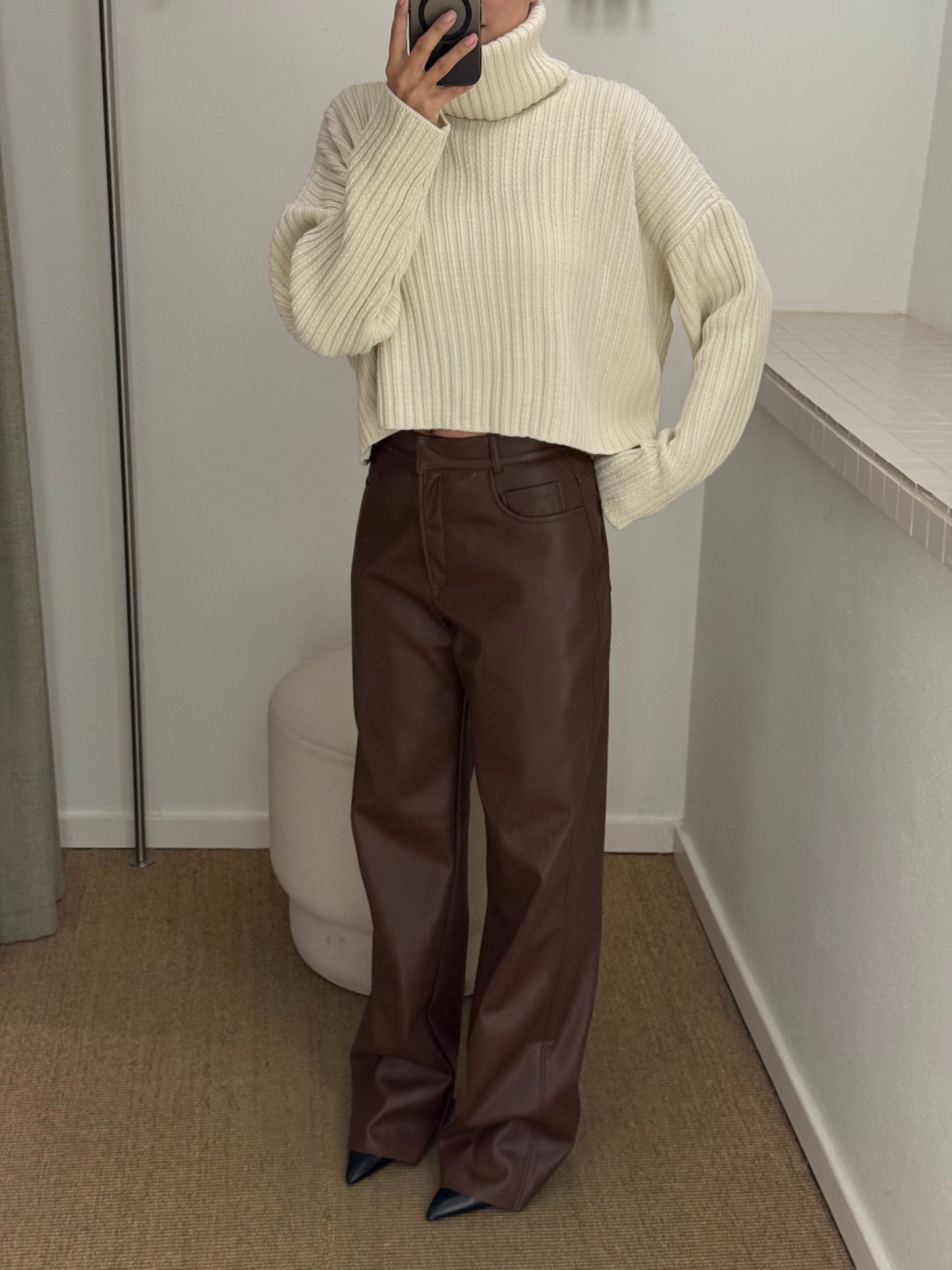 Светр короткий молочний