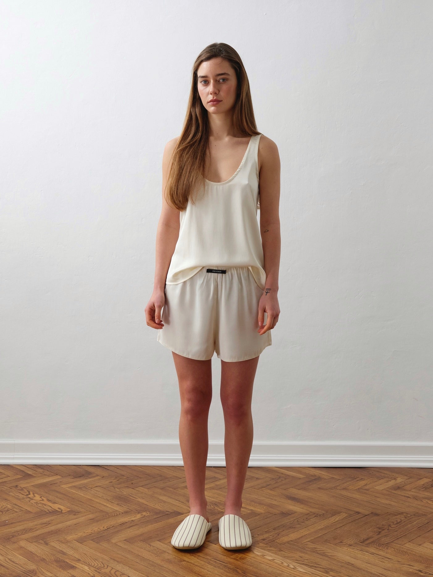 Майка сатинова молочна