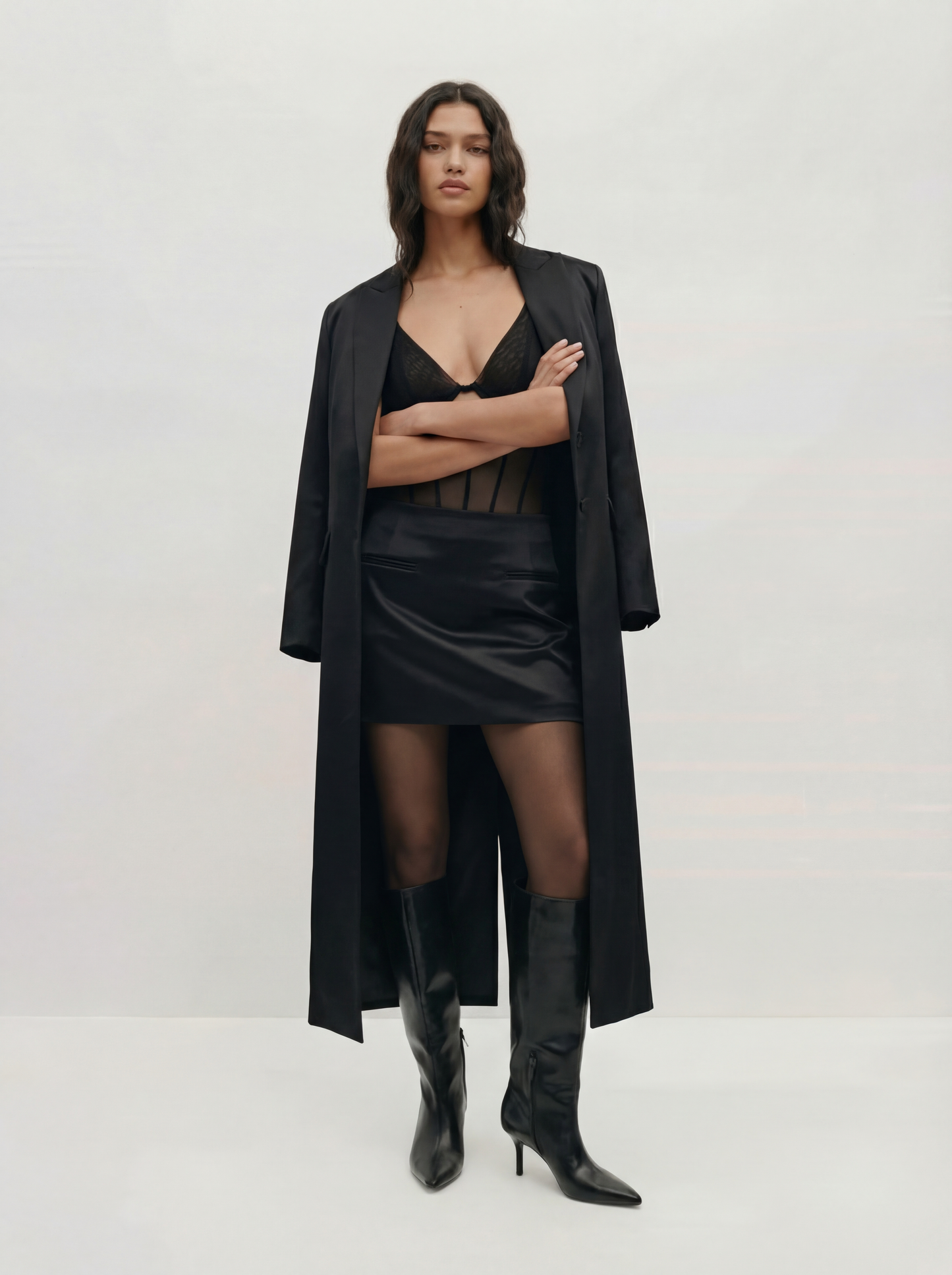 Сатиновий чорний жакет у максі довжині