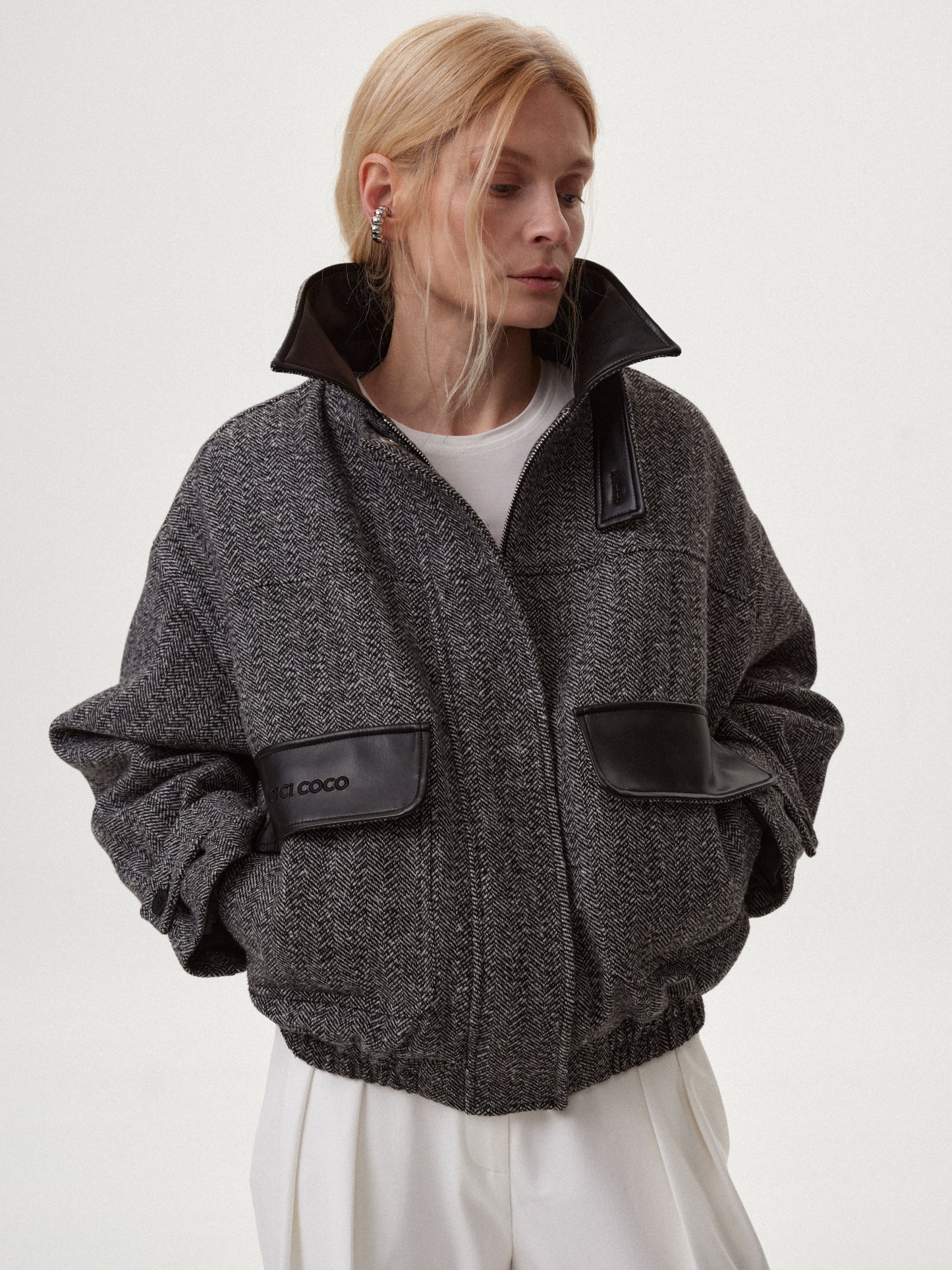 Бомбер зі шкіряними вставками