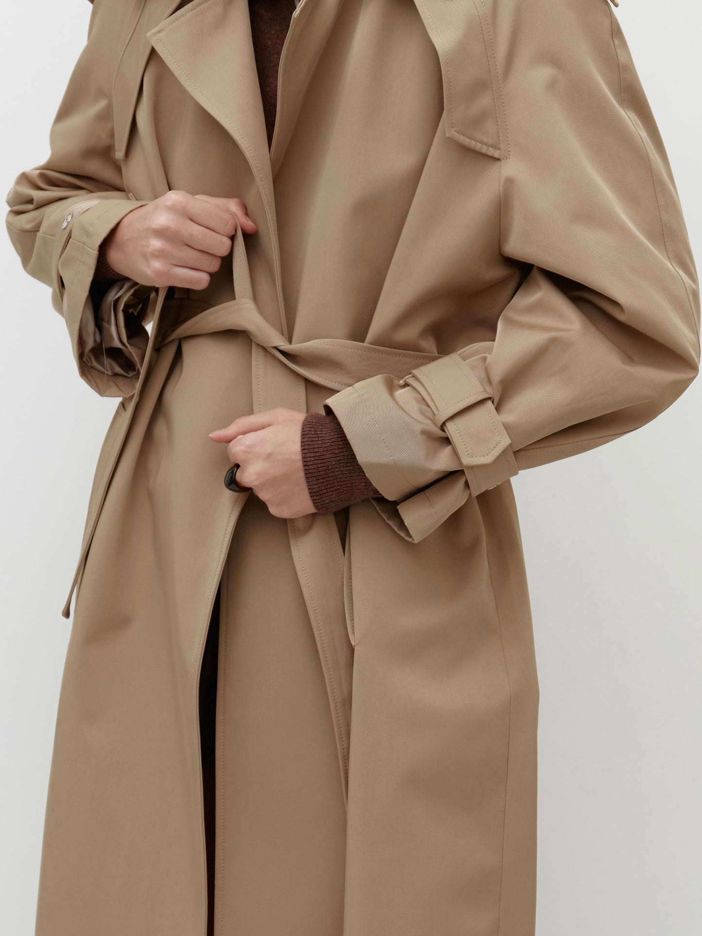 BEIGE TRENCH COAT