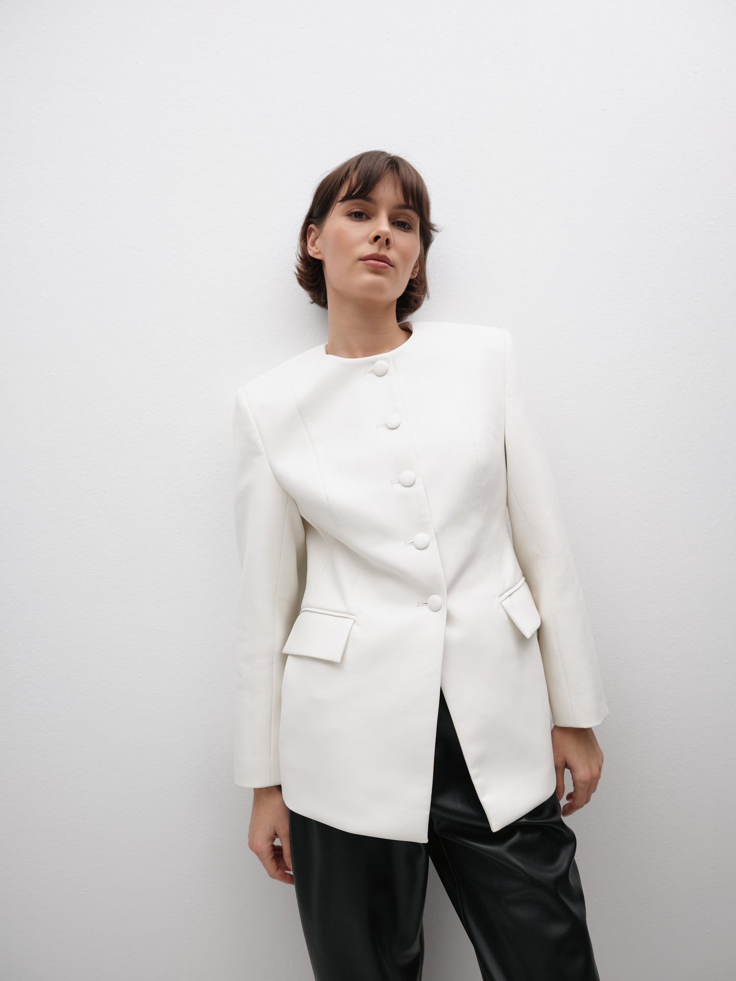 Жакет молочний приталений еко-шкіра