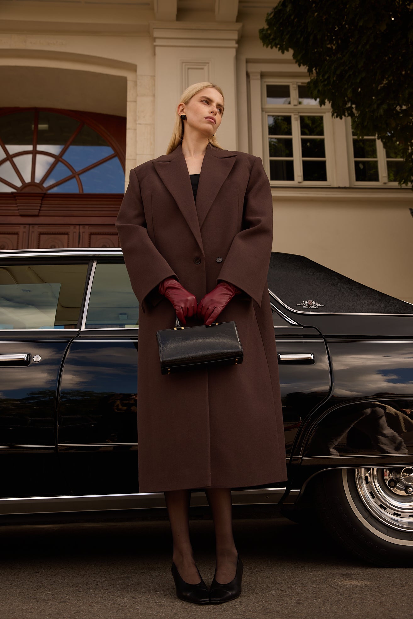 Пальто оверсайз прямого крою коричневе COUTURE