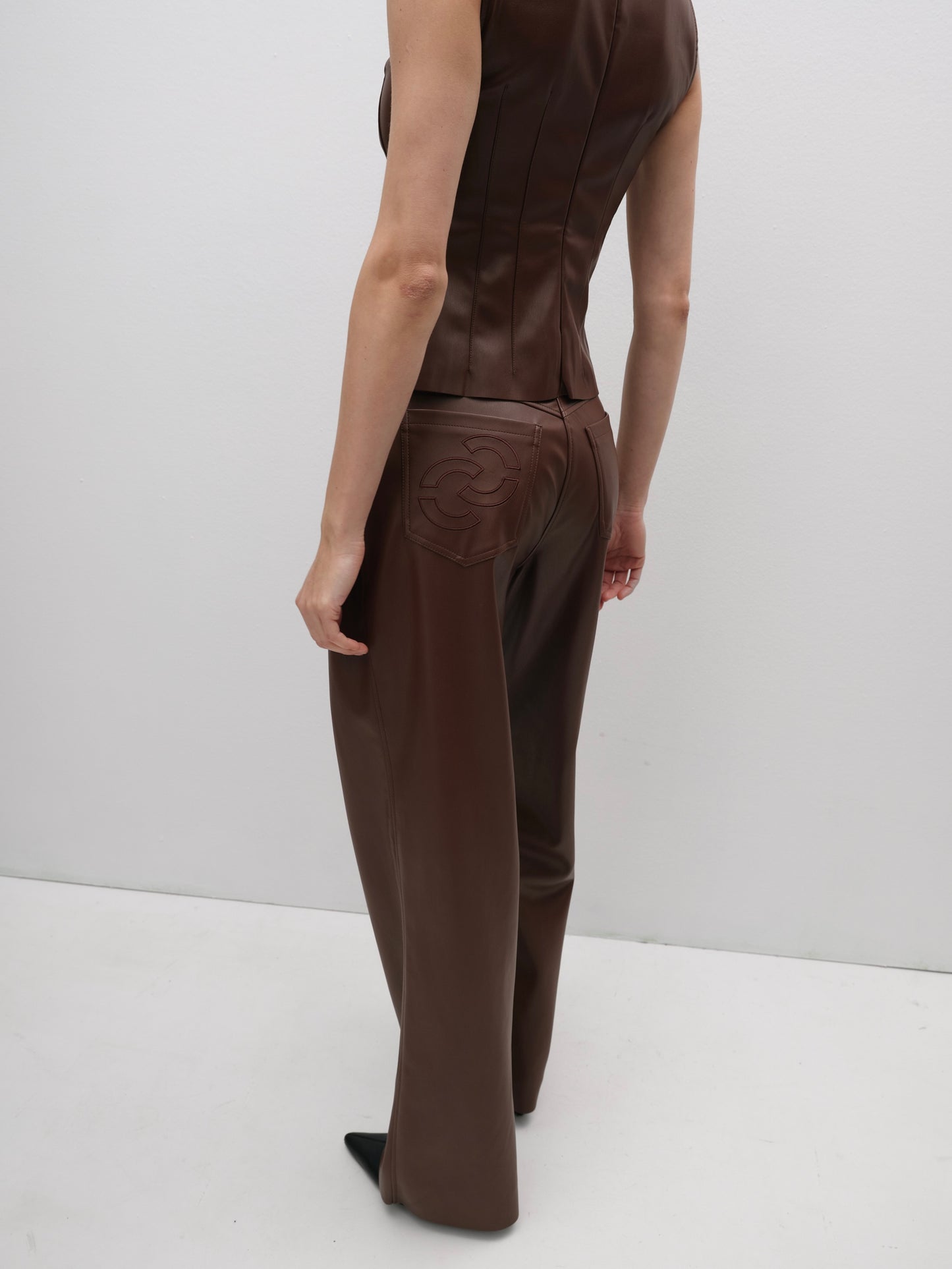 Штани еко-шкіра вільного крою коричневі з вишивкою