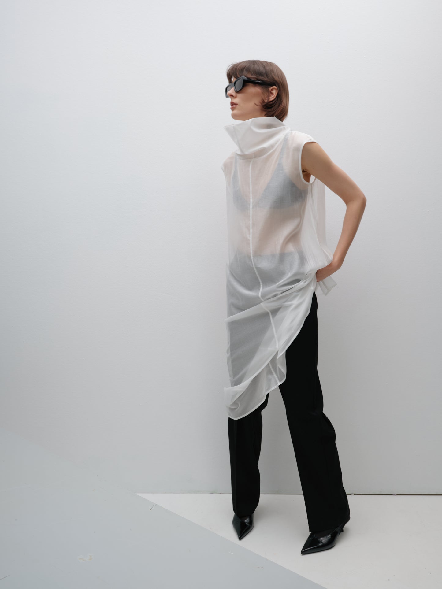 Топ під горло напівпрозорий молочний довгий