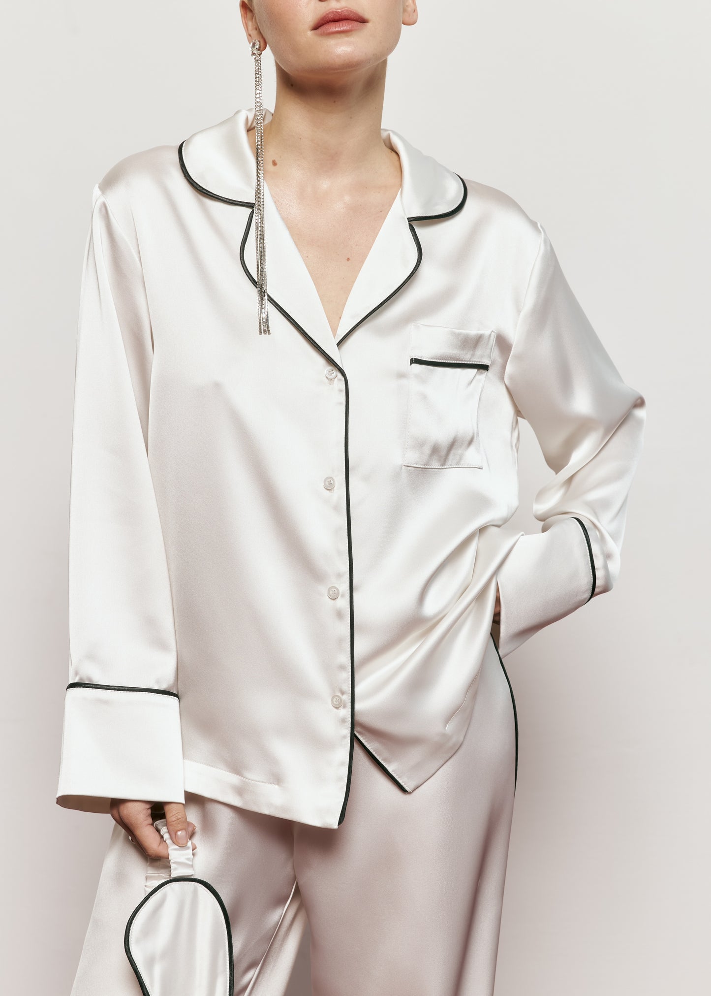 Milk satin pajama with contrasting piping