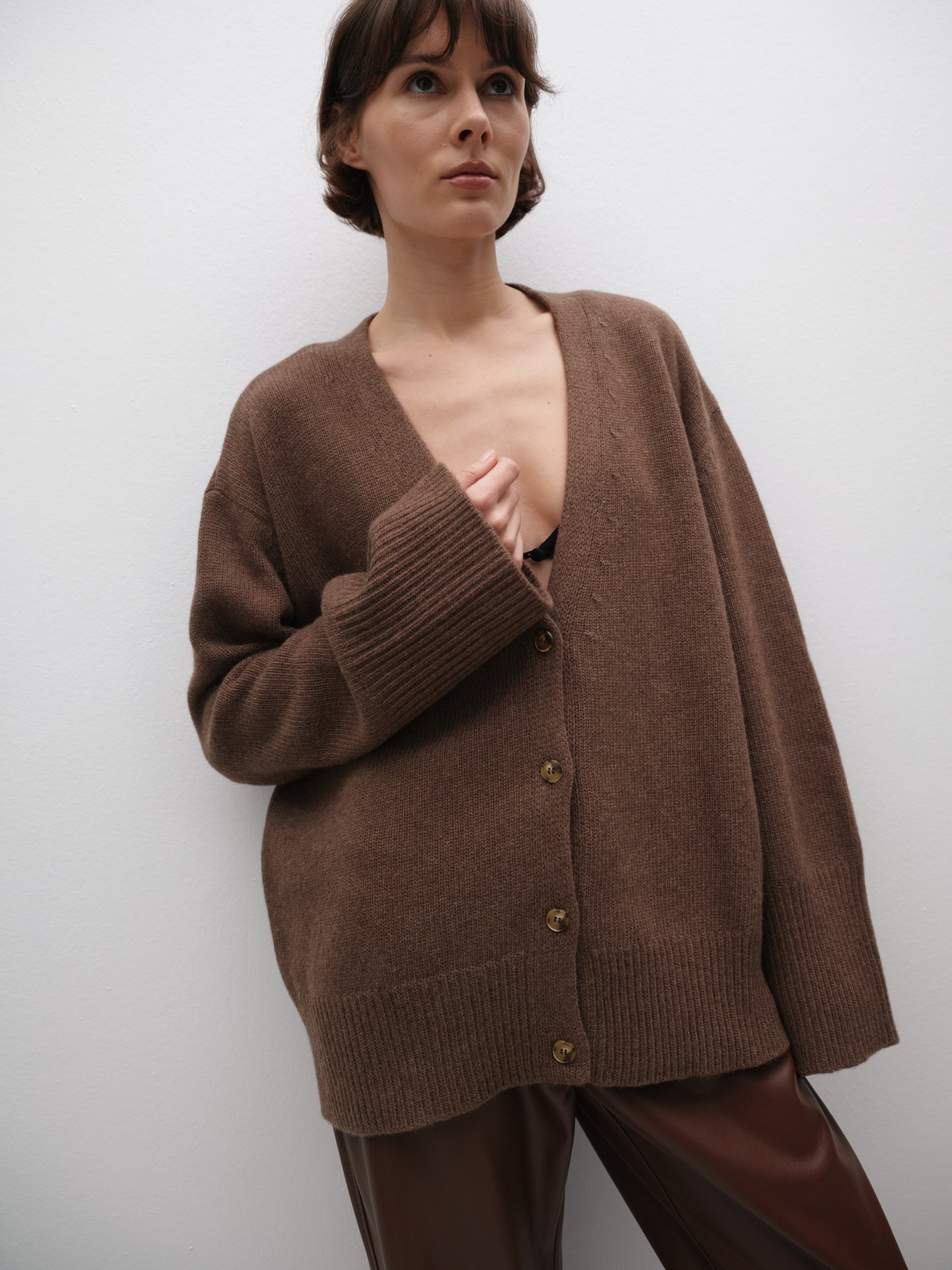Кардиган вовняний коричневий з гудзиками
