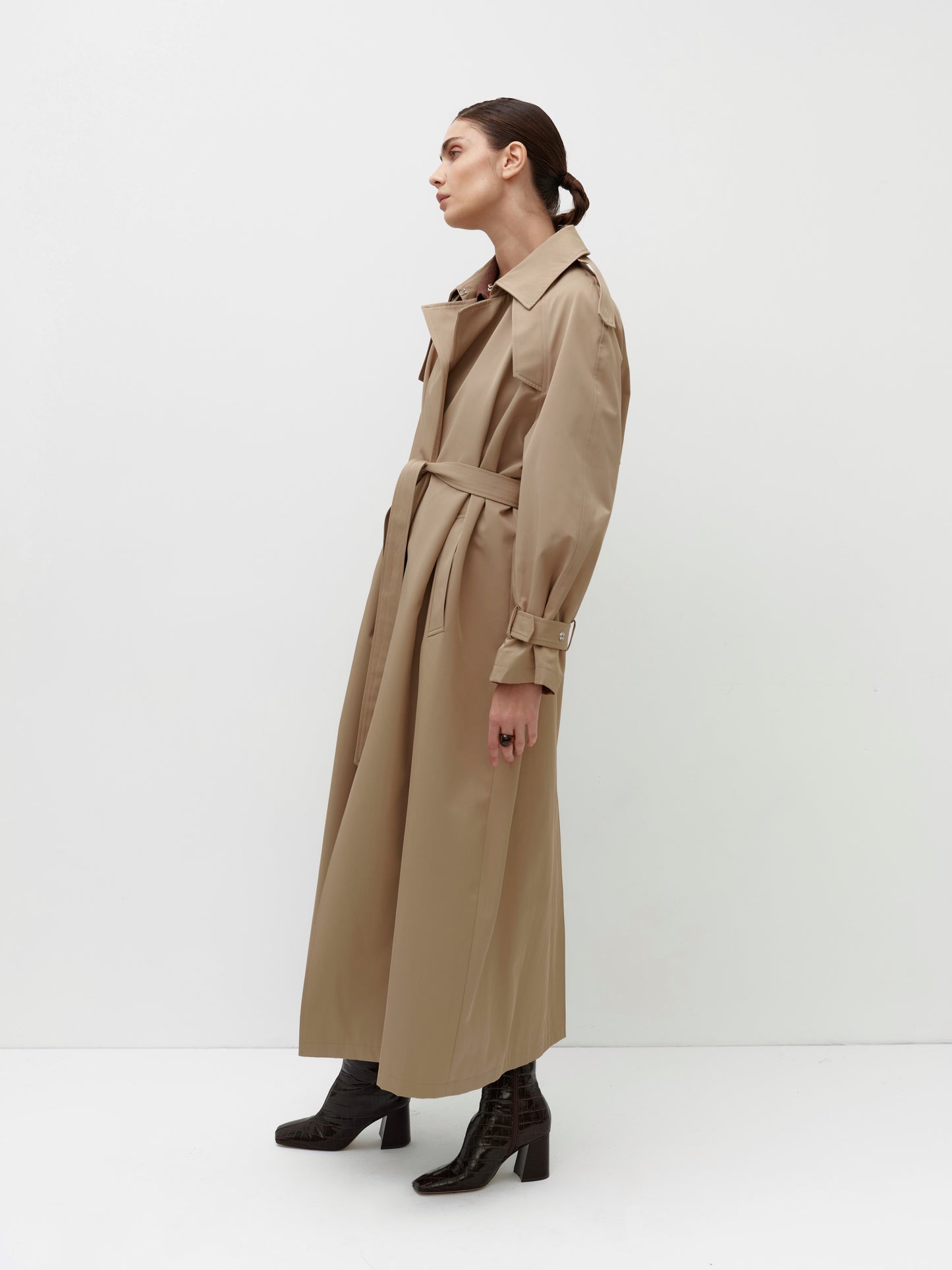 BEIGE TRENCH COAT